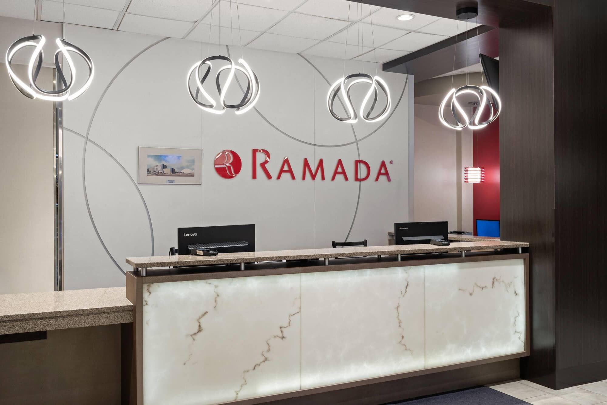 Ramada by Wyndham Saskatoon, Lobby