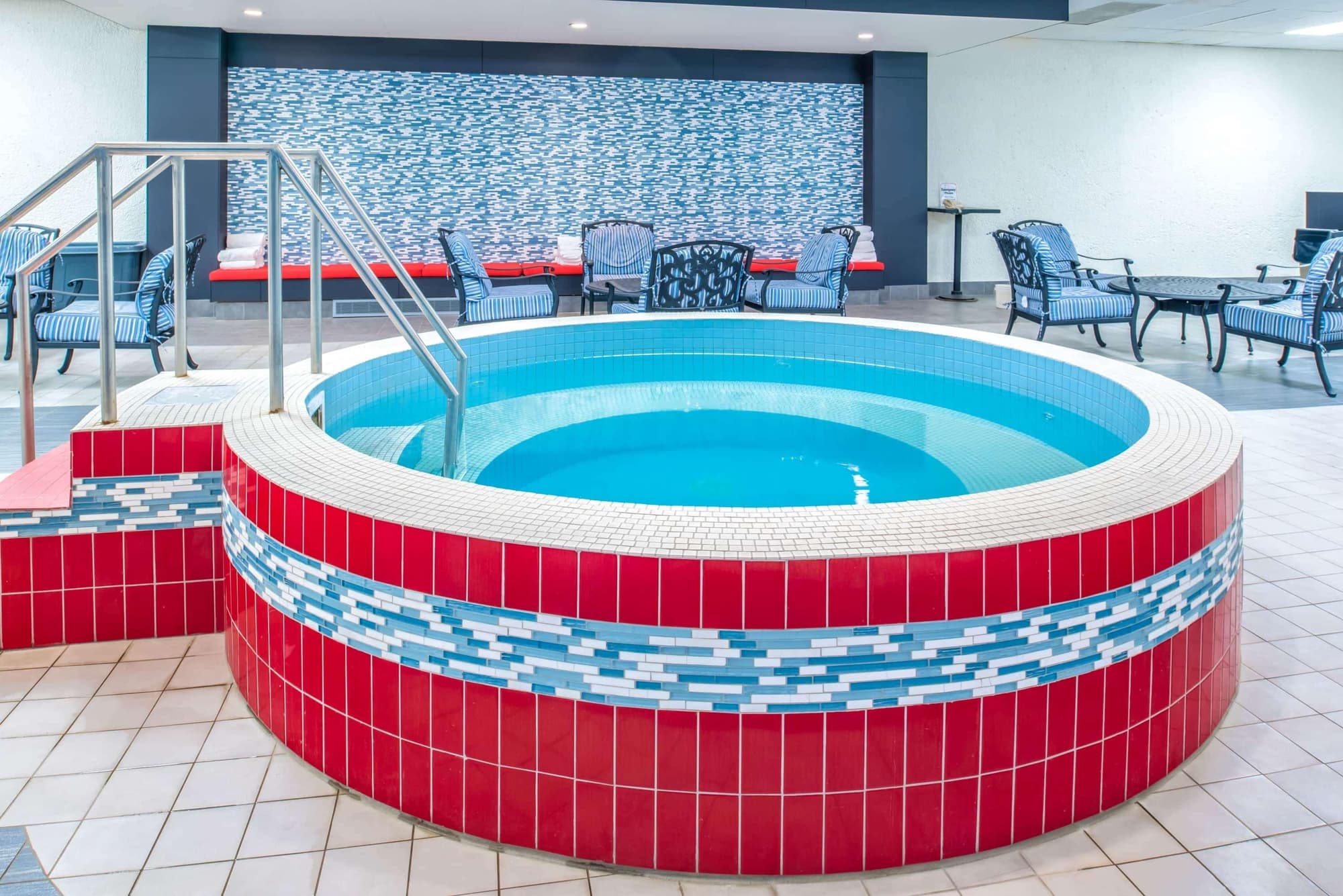 Ramada by Wyndham Saskatoon, Pool