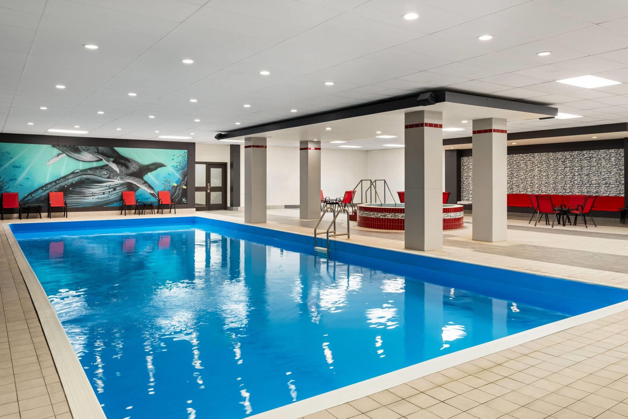 Ramada by Wyndham Saskatoon, Pool