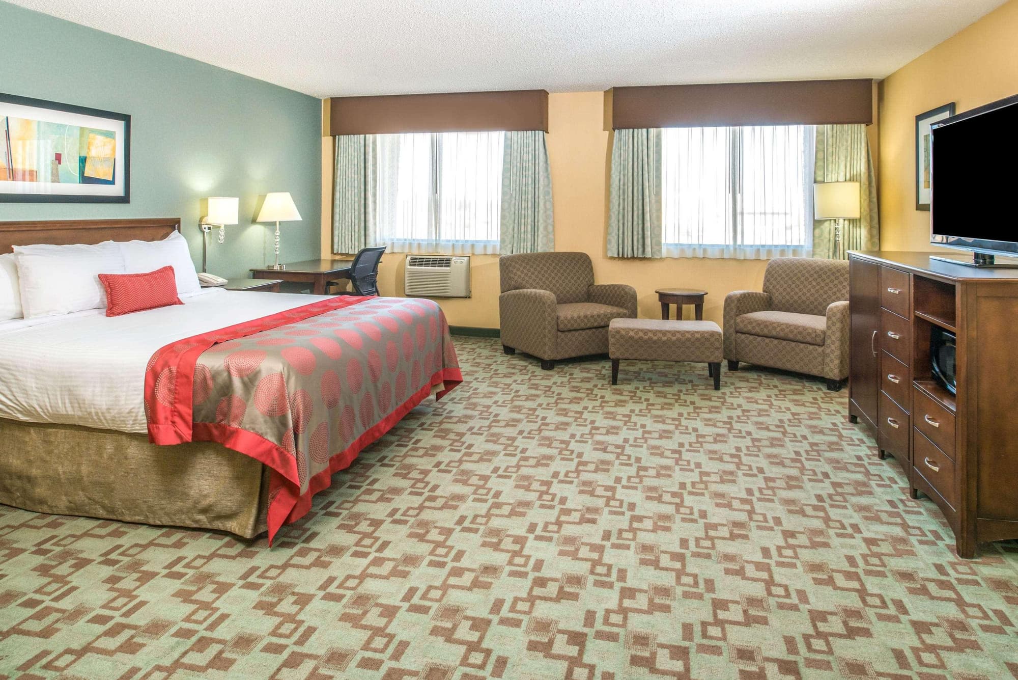Ramada by Wyndham Saskatoon, Room