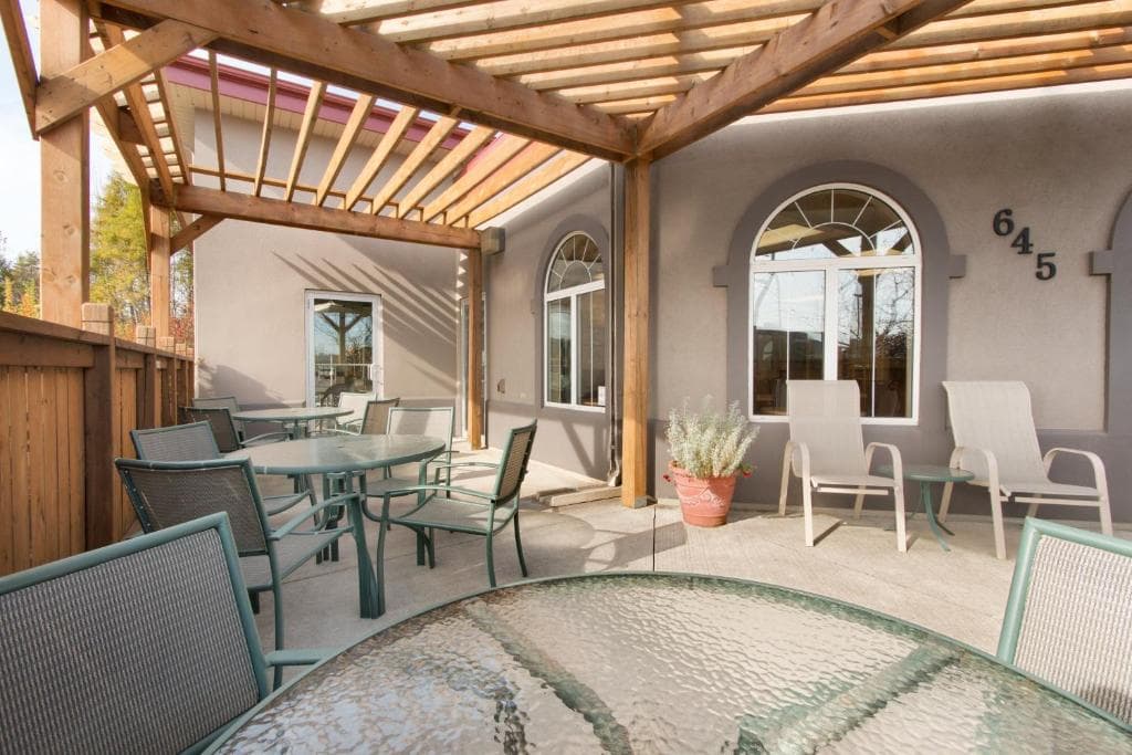 Days Inn & Suites by Wyndham Thunder Bay, General view