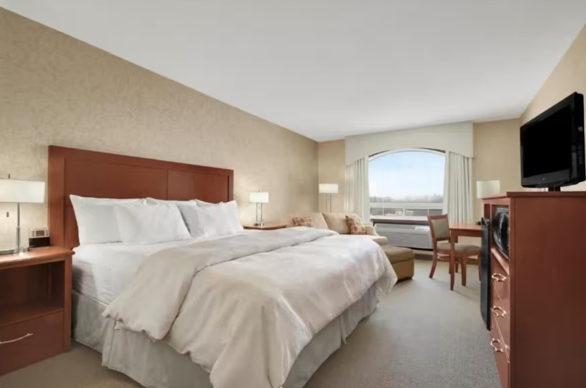 Days Inn & Suites By Wyndham Brandon, Room