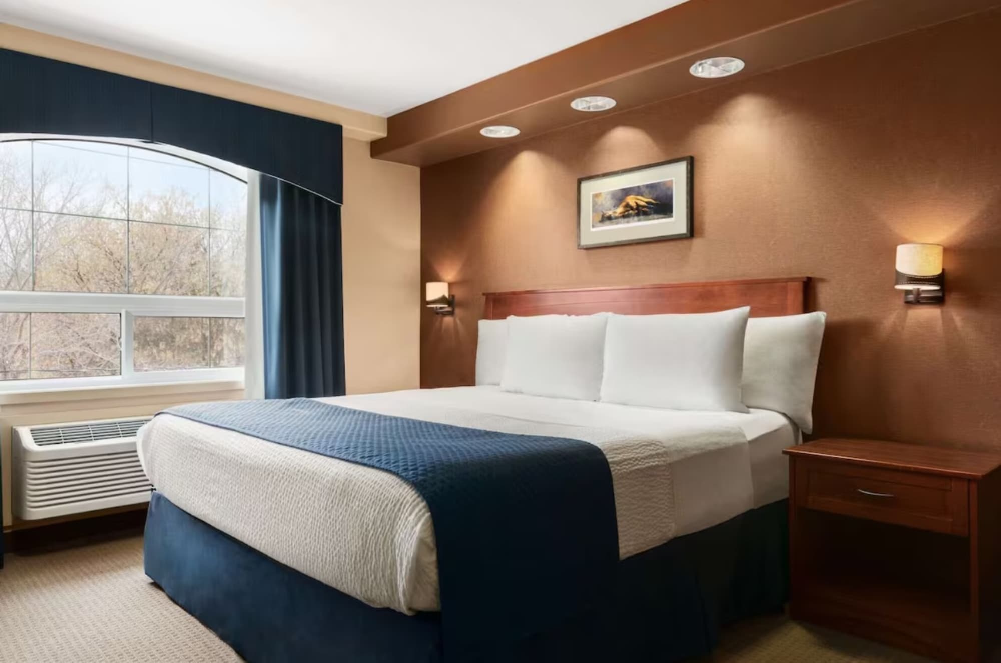 Days Inn & Suites By Wyndham Brandon, Room