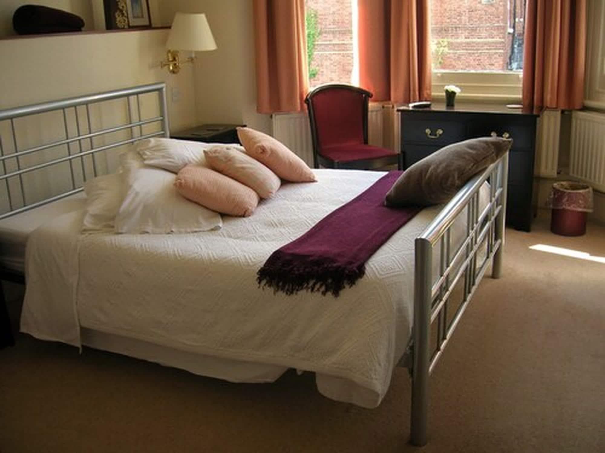 Colebrook Guest House, Room