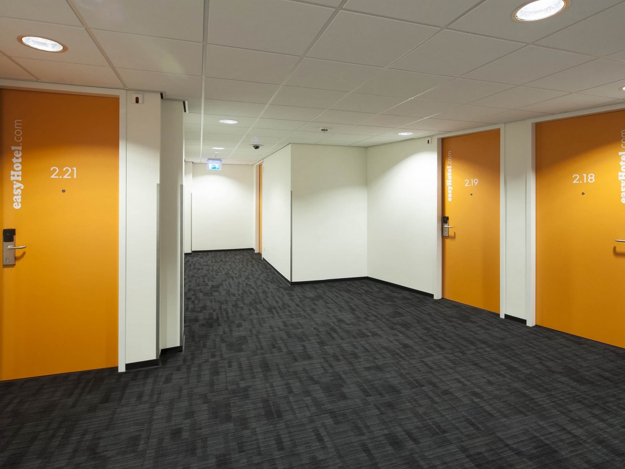 easyHotel Rotterdam City Centre, General view