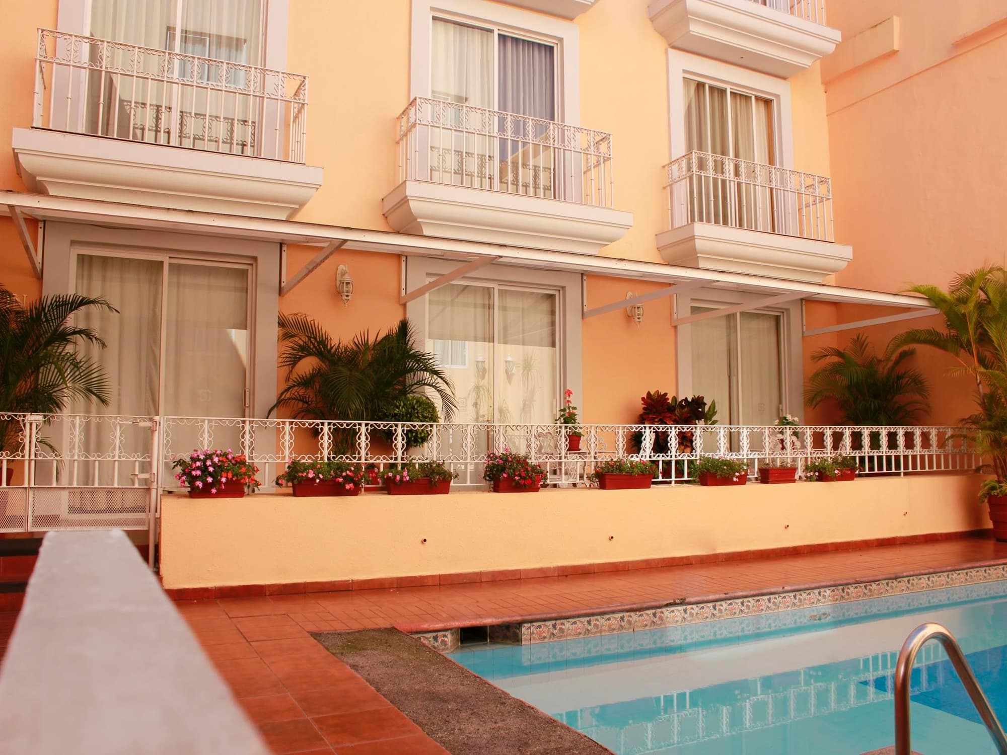 Mision Orizaba, Pool