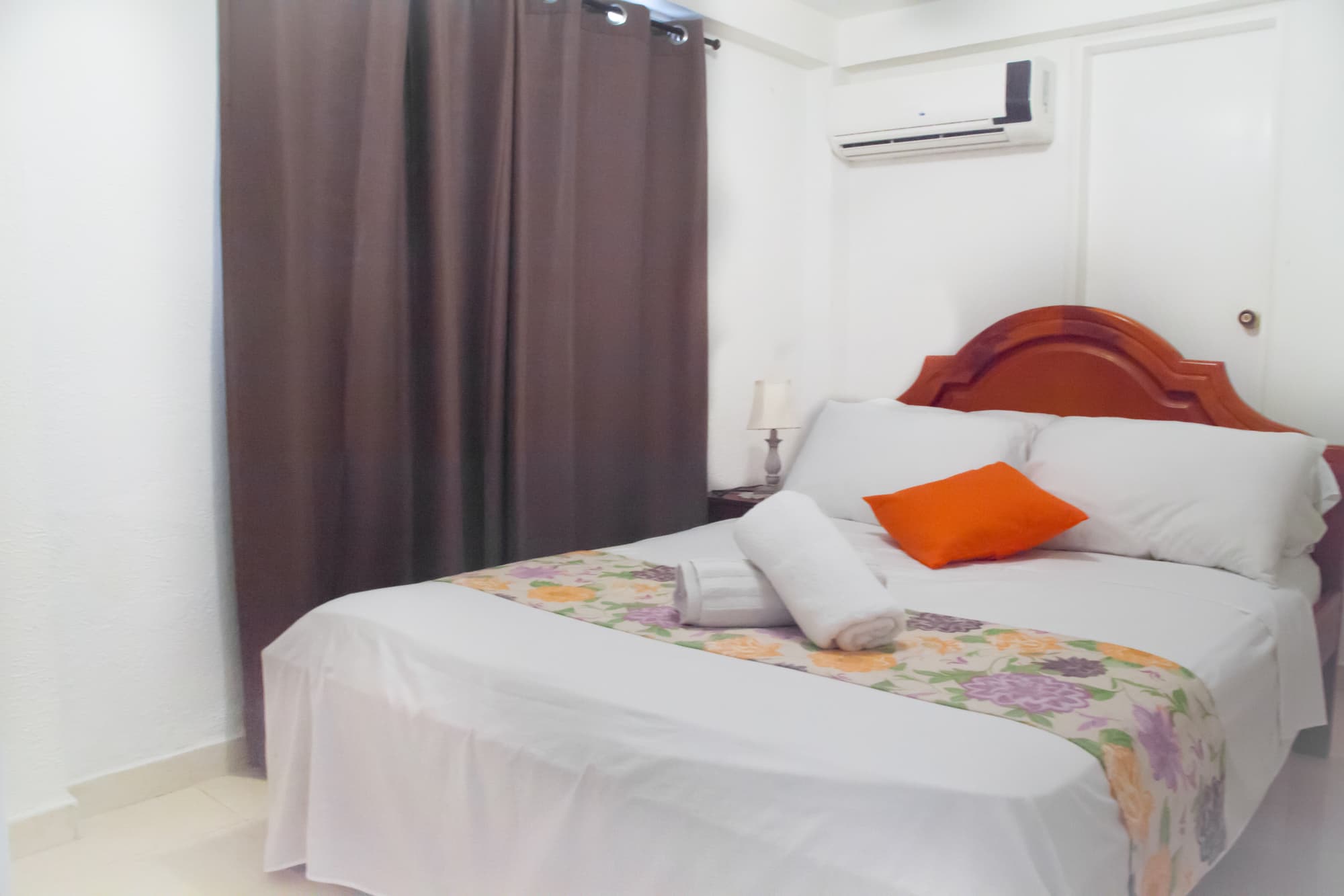 The Retreat Homeaway, Room