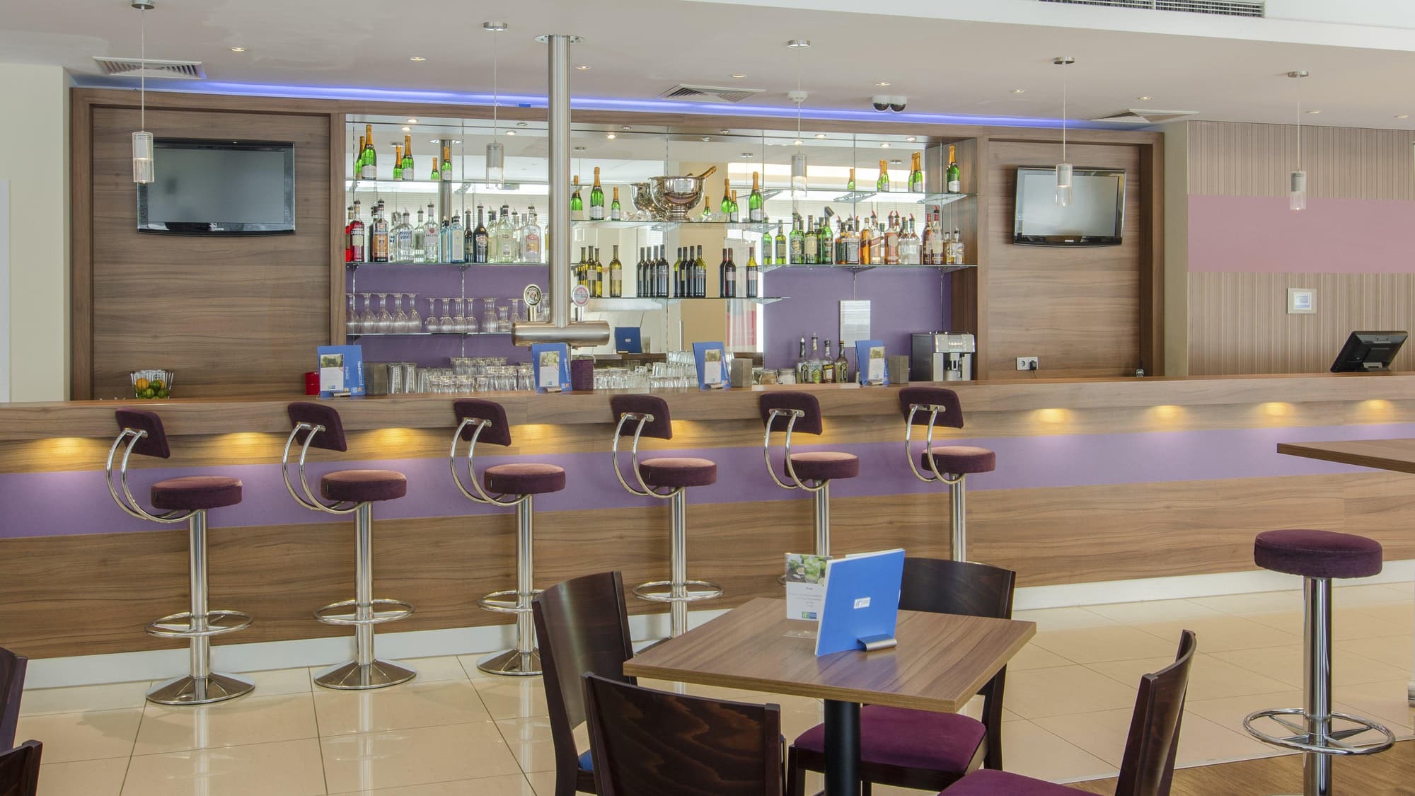 Premier Inn Hamburg City Alster, Bar
