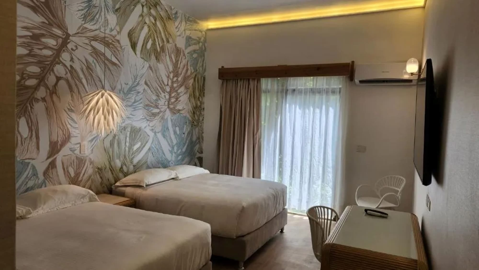 Cocoplum Beach, Room