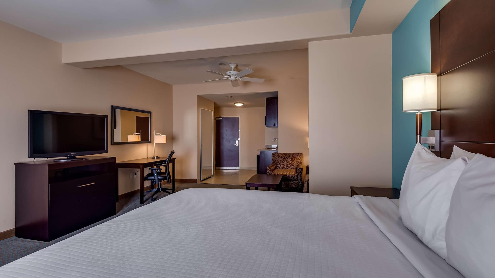 Best Western Plus Midland Suites, Room
