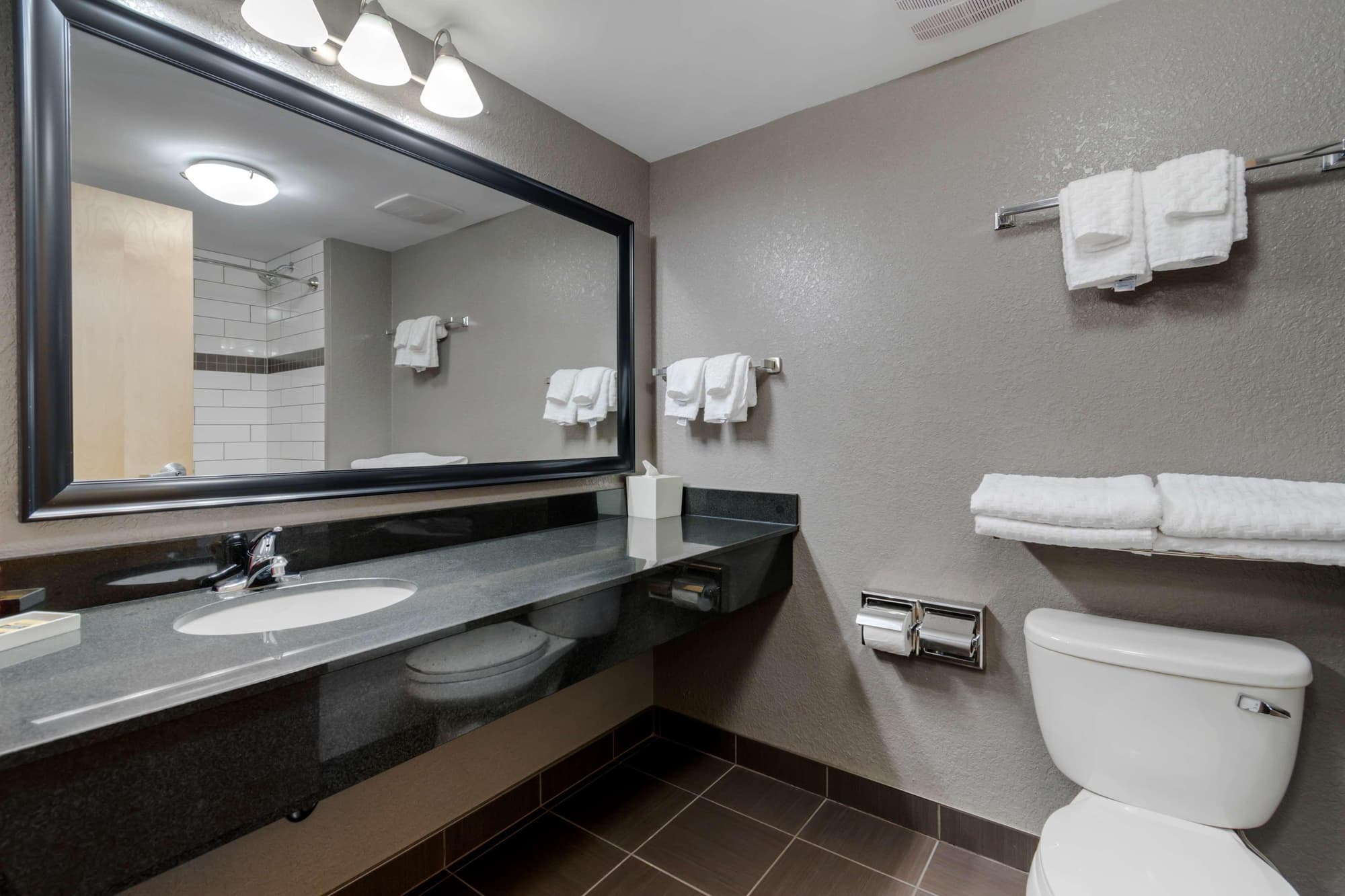 Best Western Plus Eastgate Inn & Suites, Room