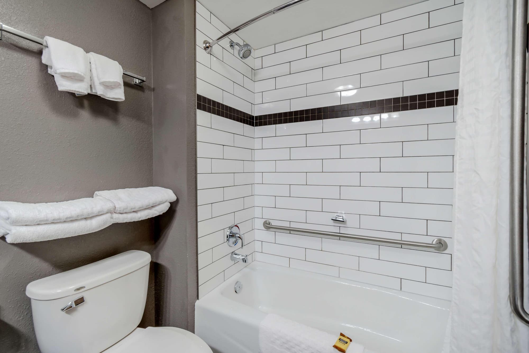 Best Western Plus Eastgate Inn & Suites, Room