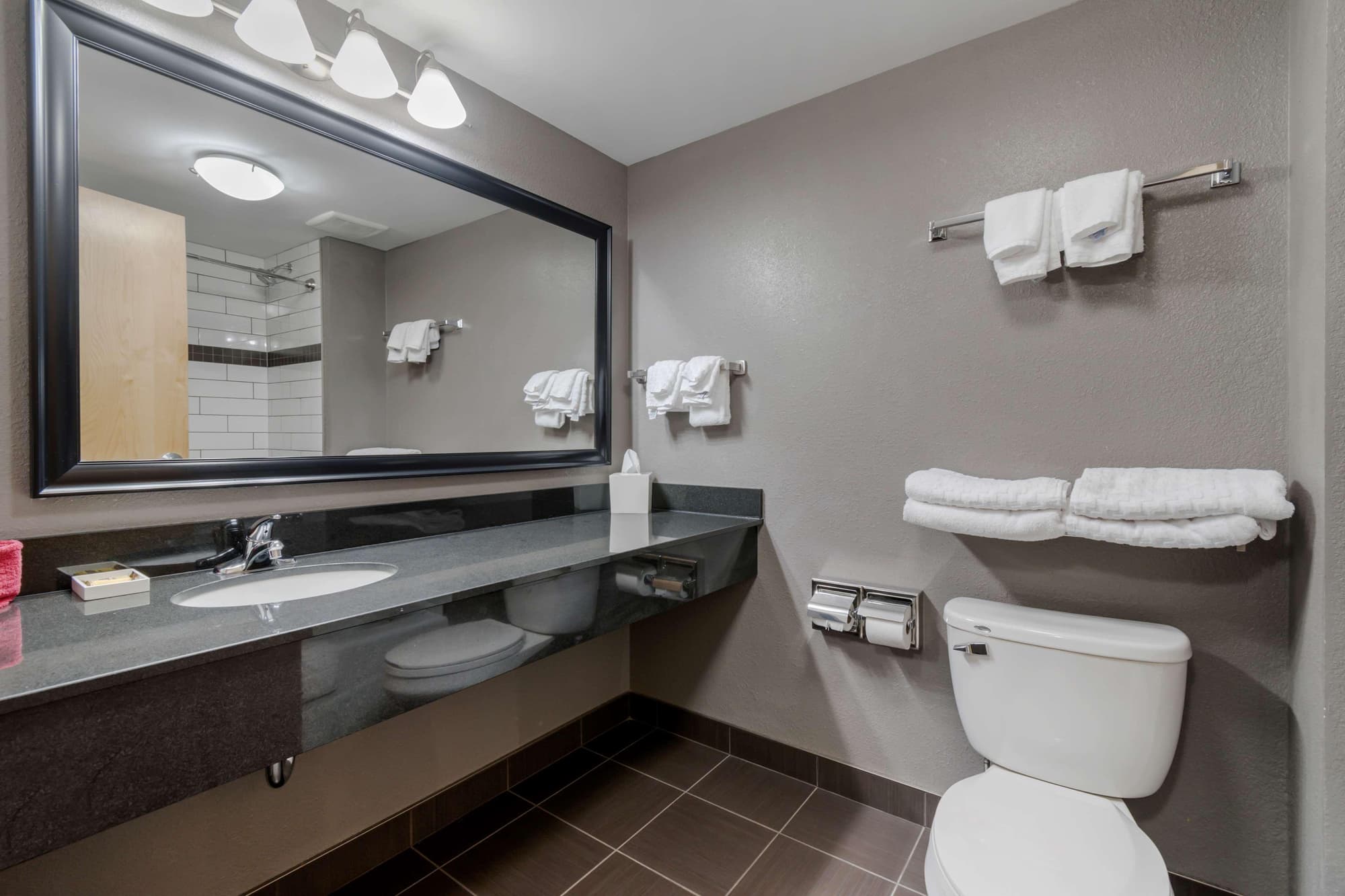 Best Western Plus Eastgate Inn & Suites, Room