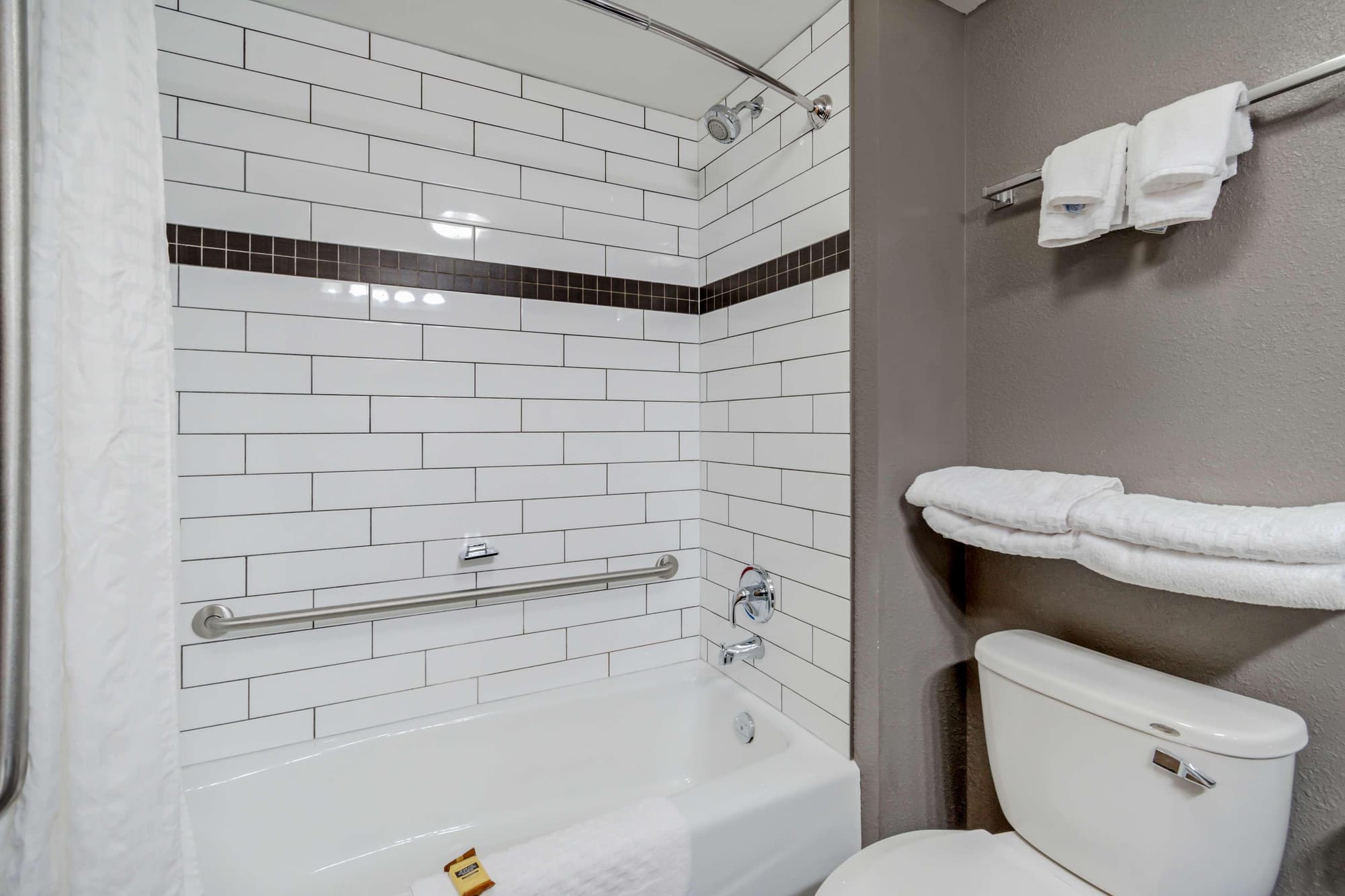 Best Western Plus Eastgate Inn & Suites, Room