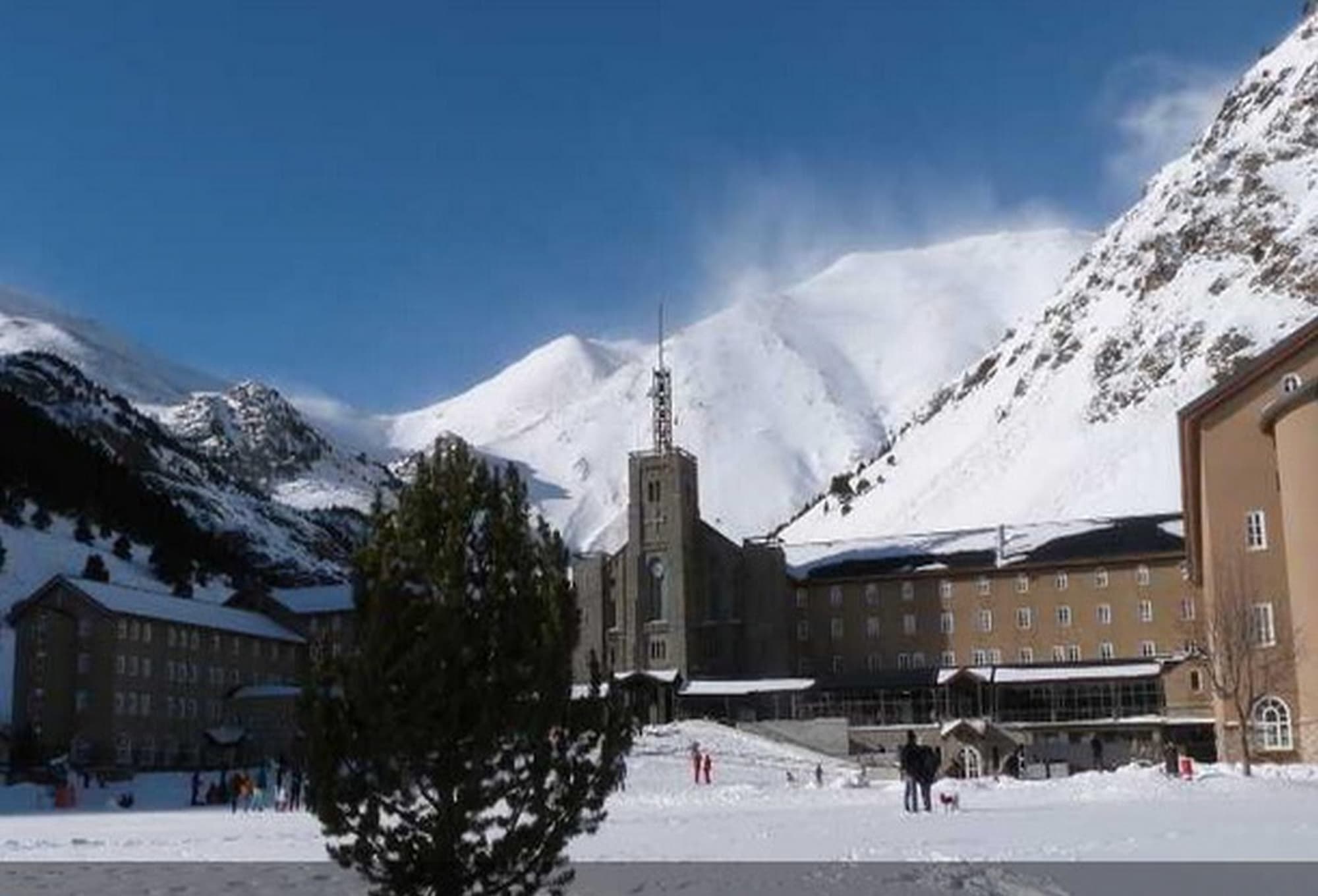 Vall De Nuria Apartamentos, General view
