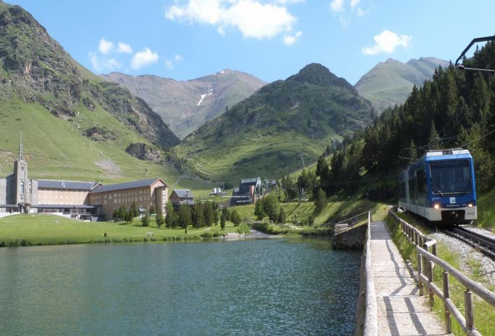 Vall De Nuria Apartamentos, Sports and Entertainment