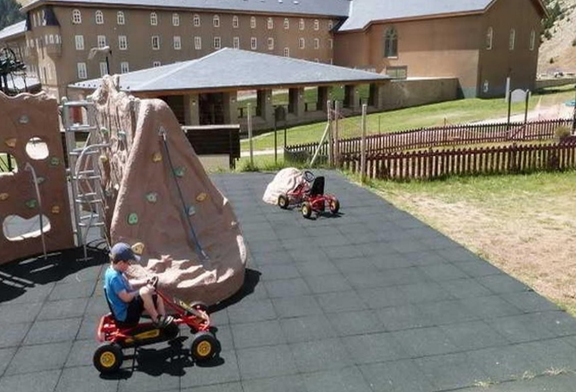 Vall De Nuria Apartamentos, Sports and Entertainment