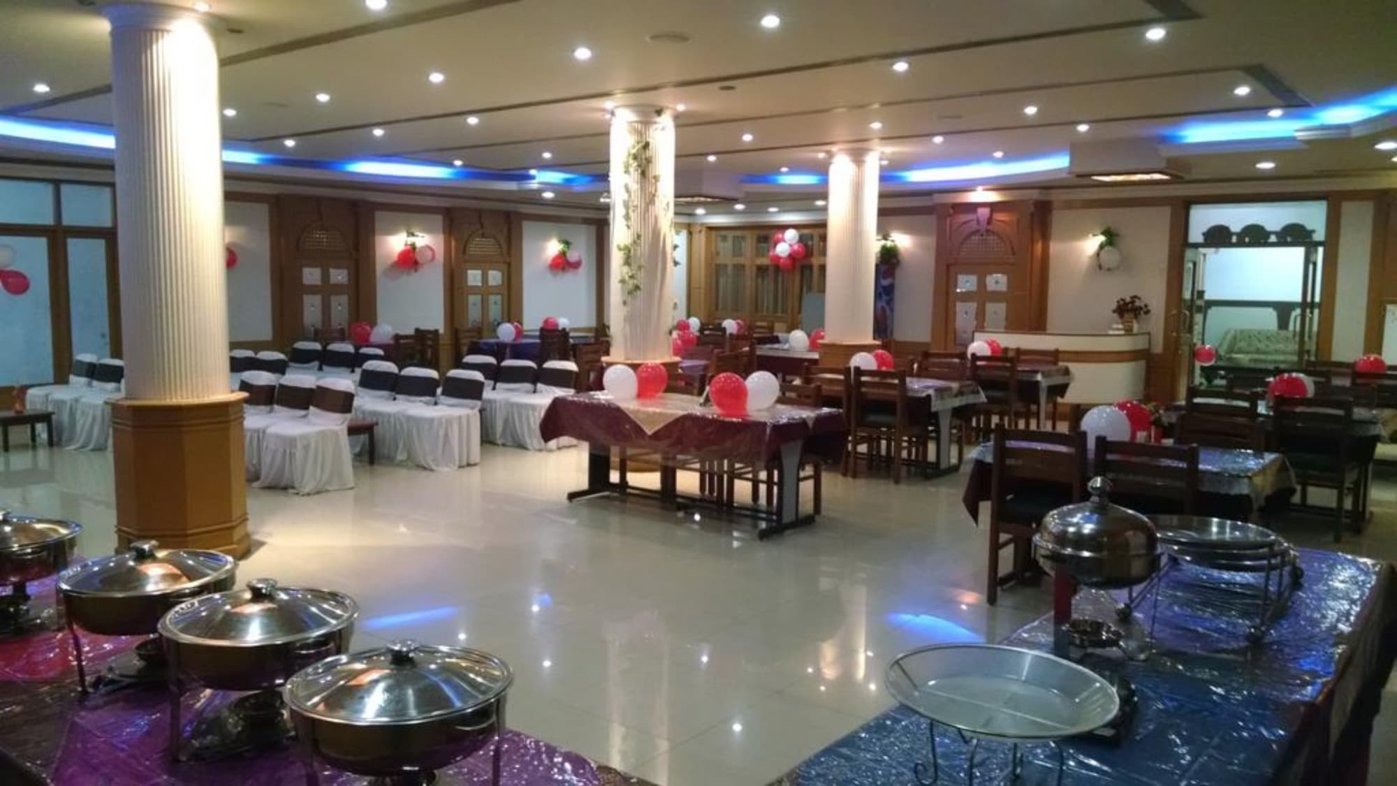 Gautam Hotel, Restaurant