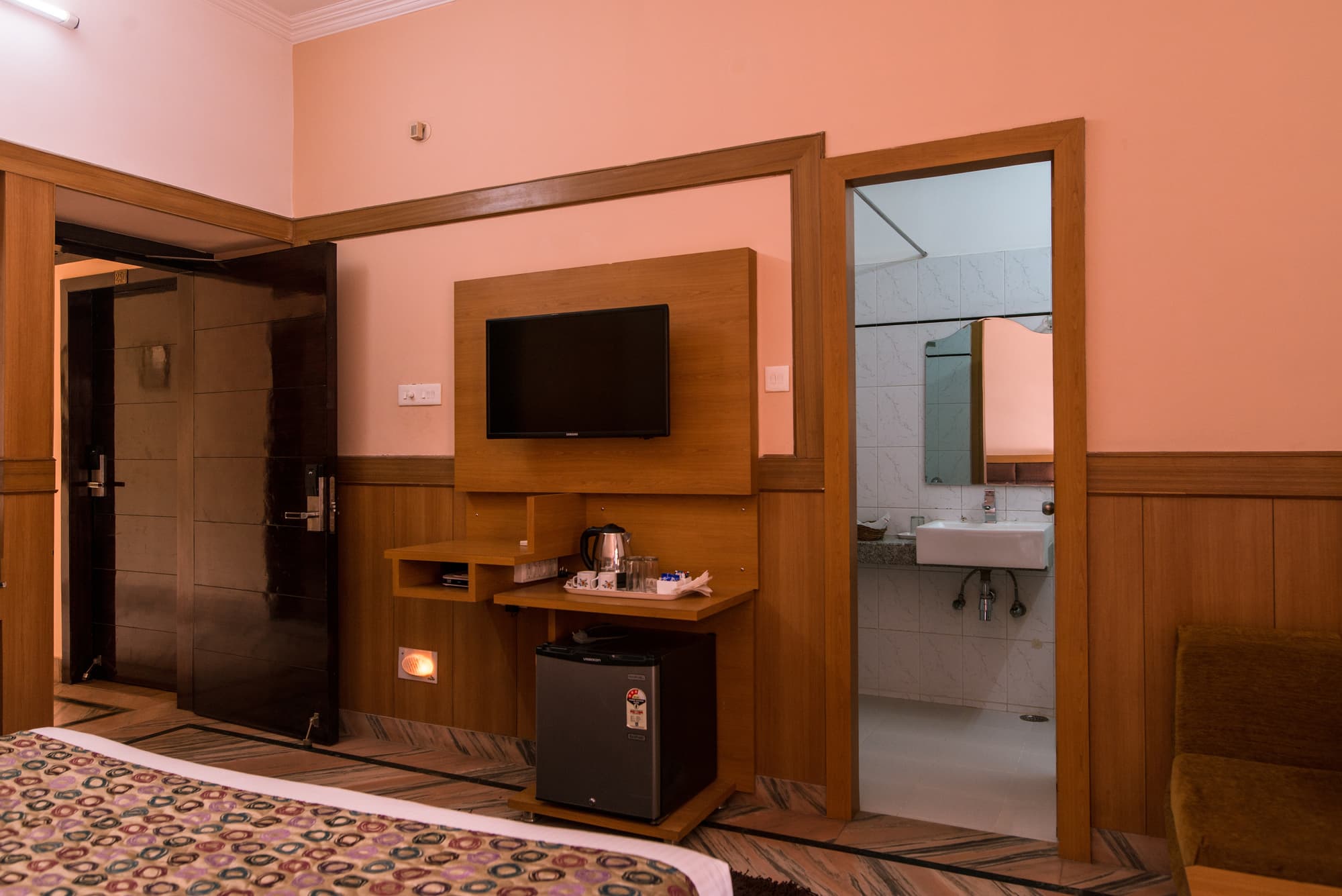 Gautam Hotel, Room