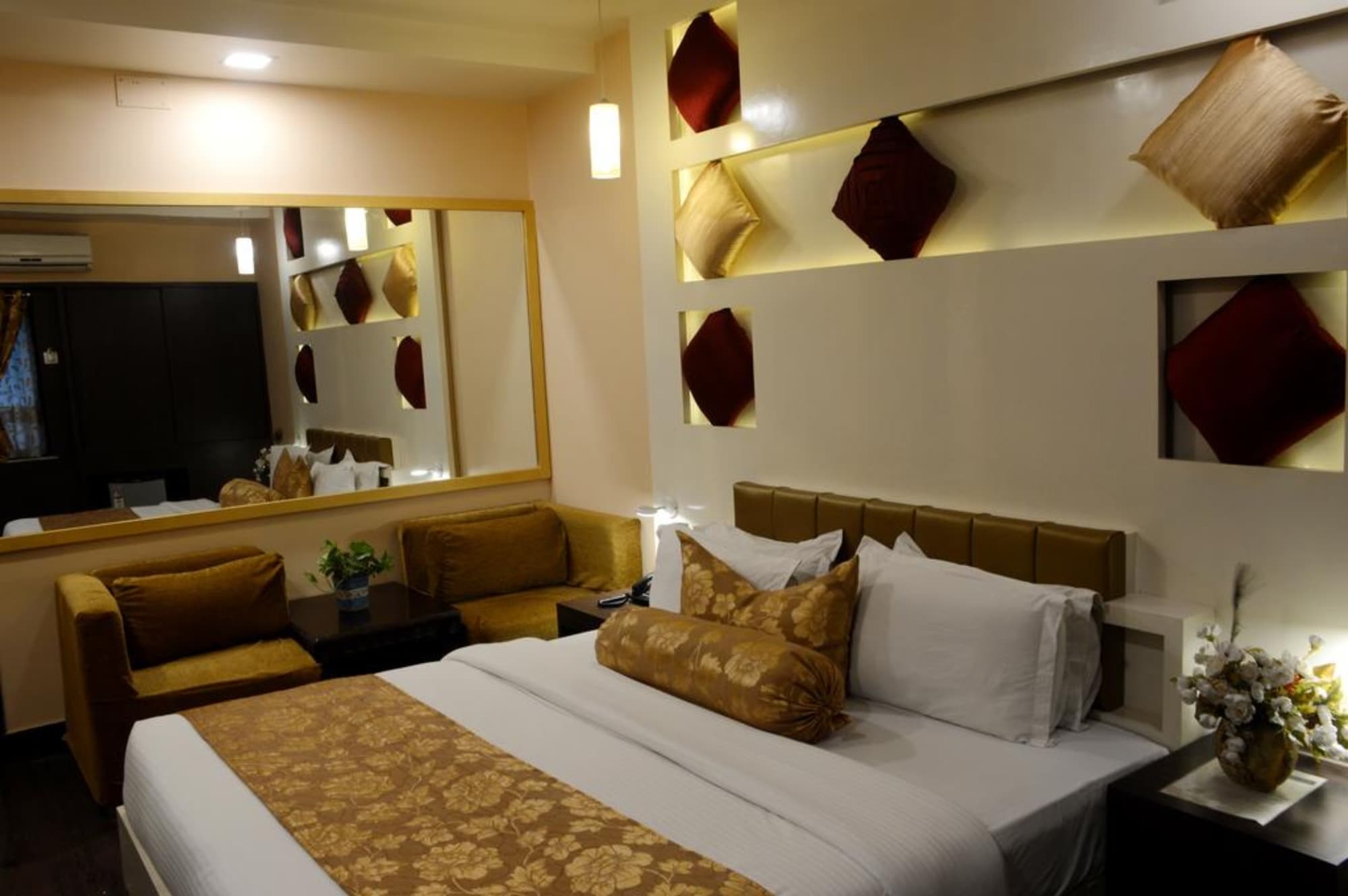 Gautam Hotel, Room