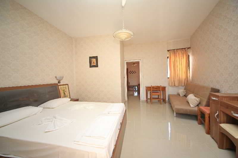Maria Apartments "by Checkin", Room