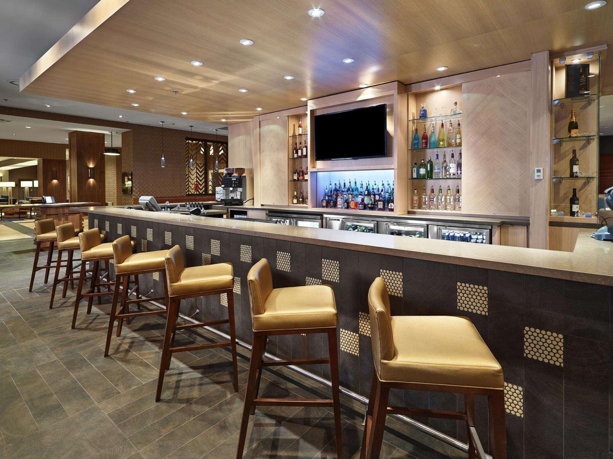 Doubletree By Hilton & Conference Center Regina, Bar