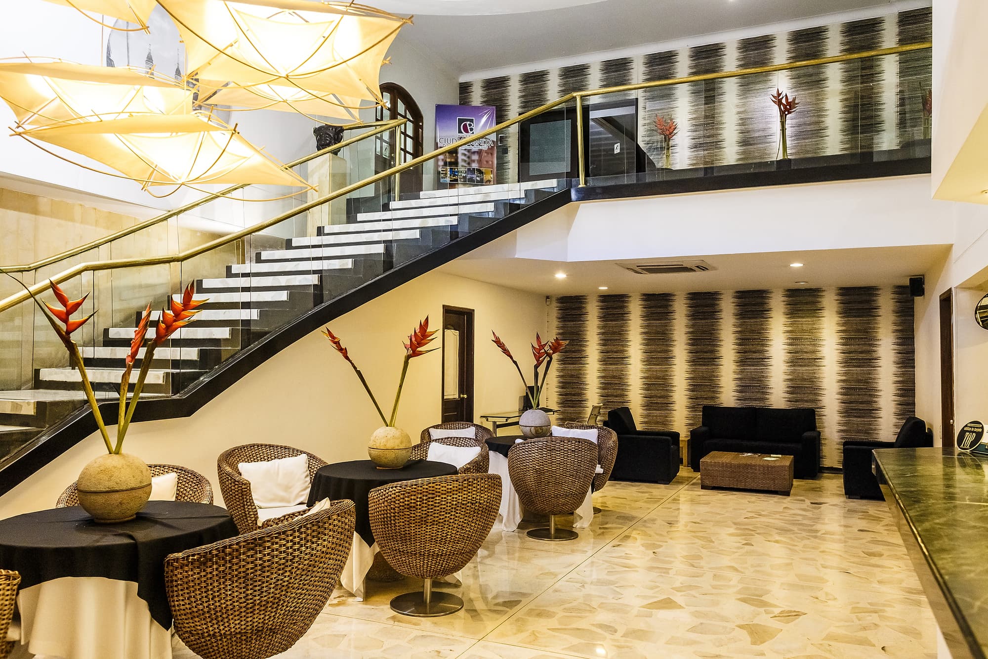 1517 Ciudad Bonita, Lobby