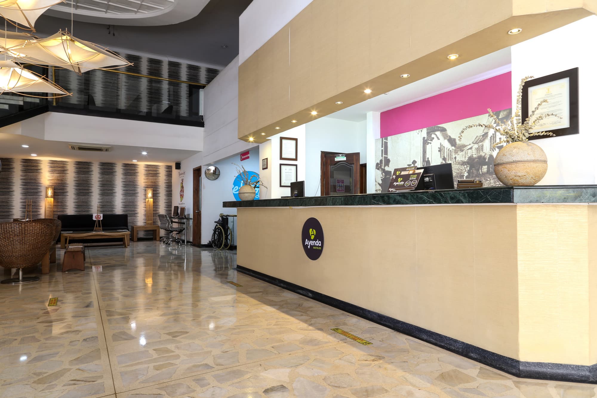 1517 Ciudad Bonita, Lobby