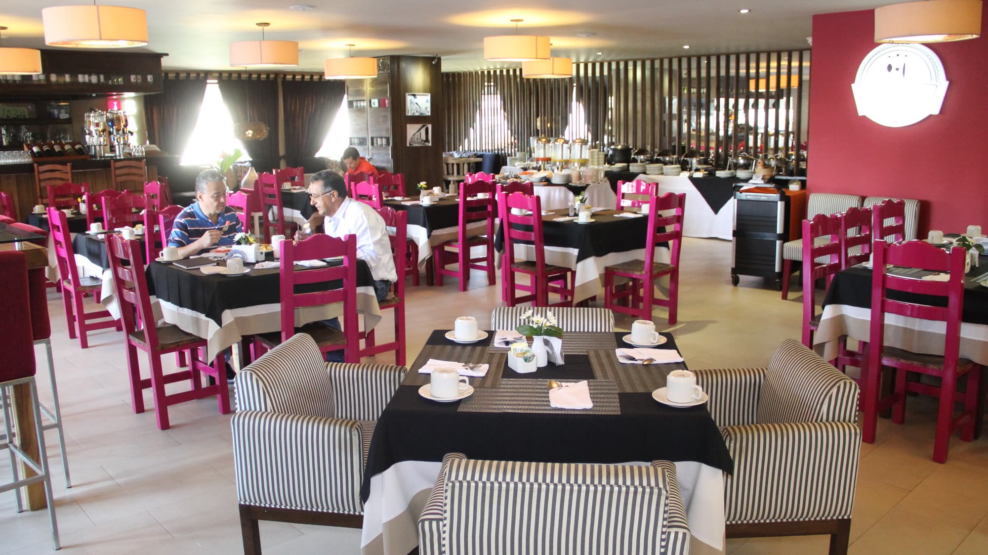 1517 Ciudad Bonita, Restaurant