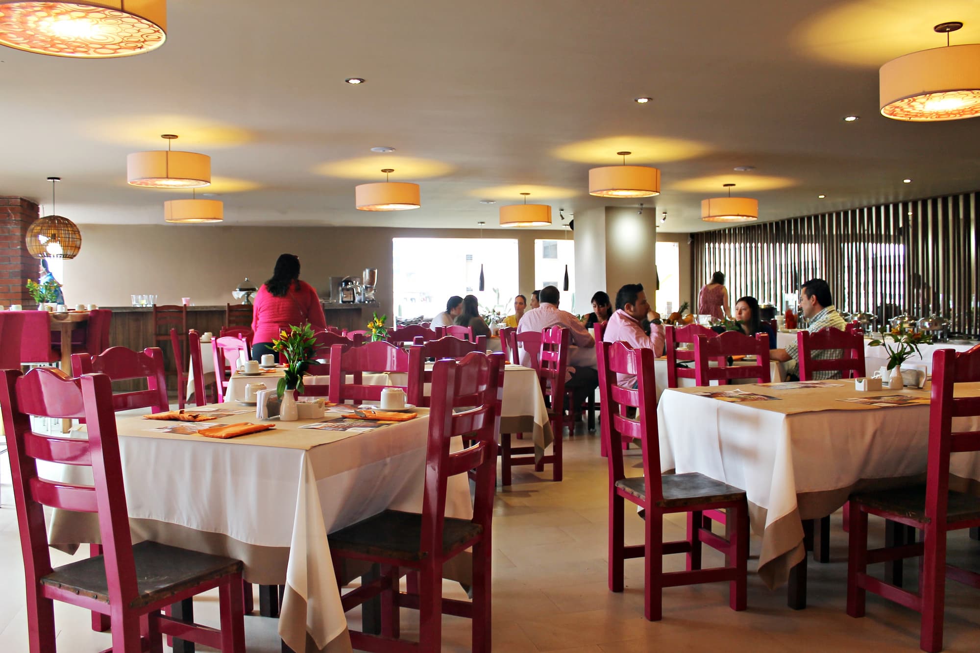 1517 Ciudad Bonita, Restaurant