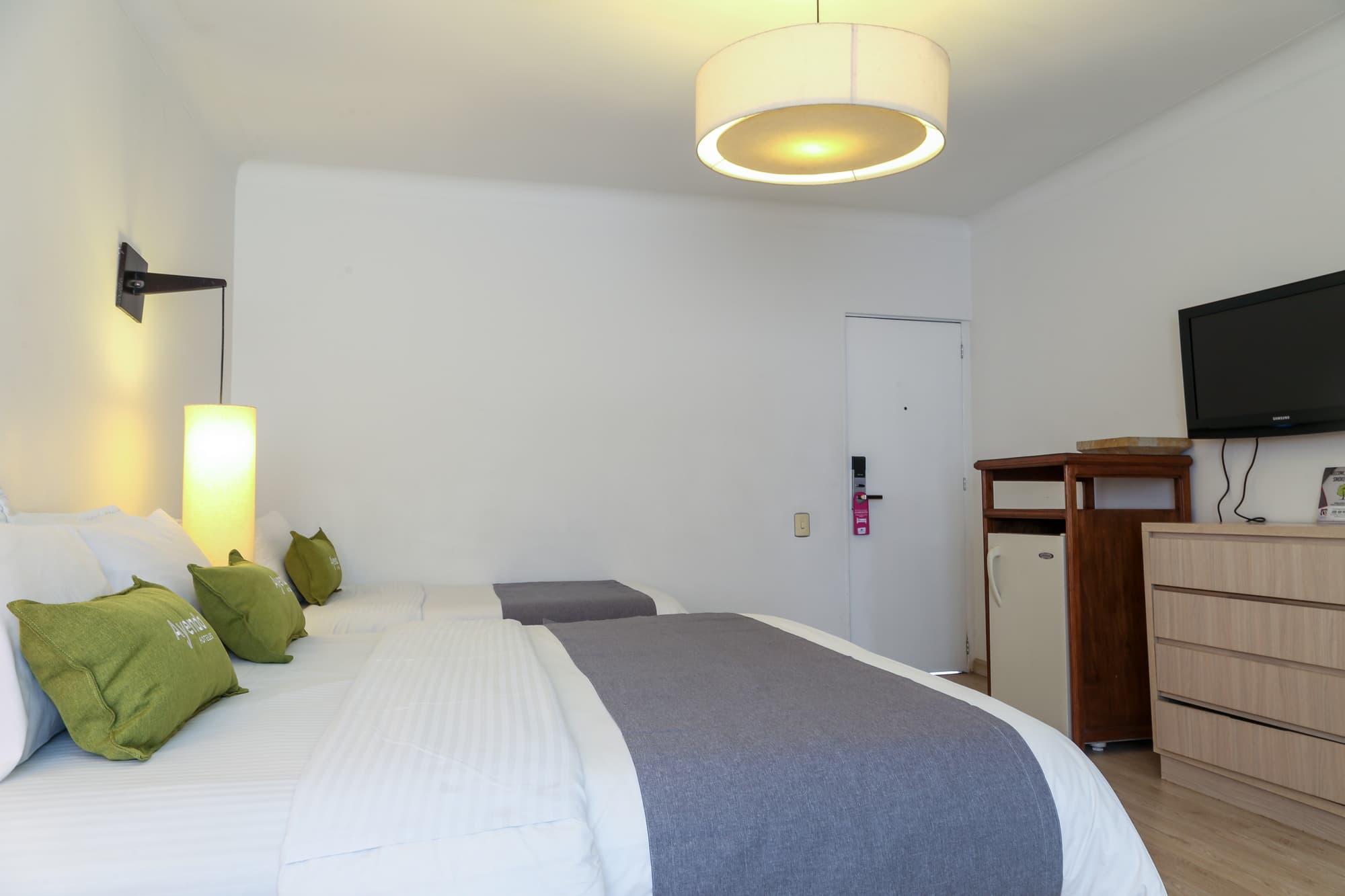 1517 Ciudad Bonita, Room