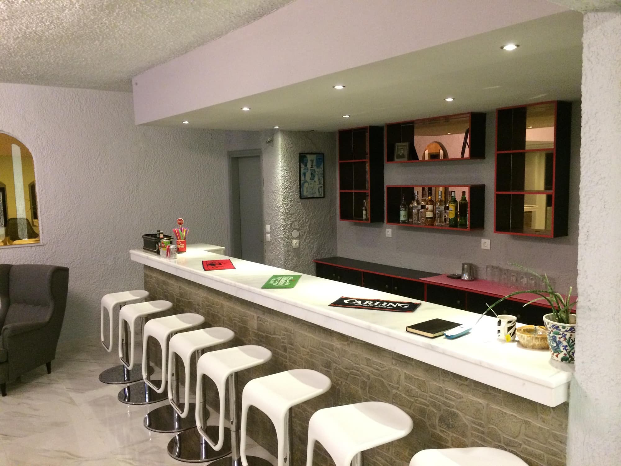 Valentino Hotel, Bar