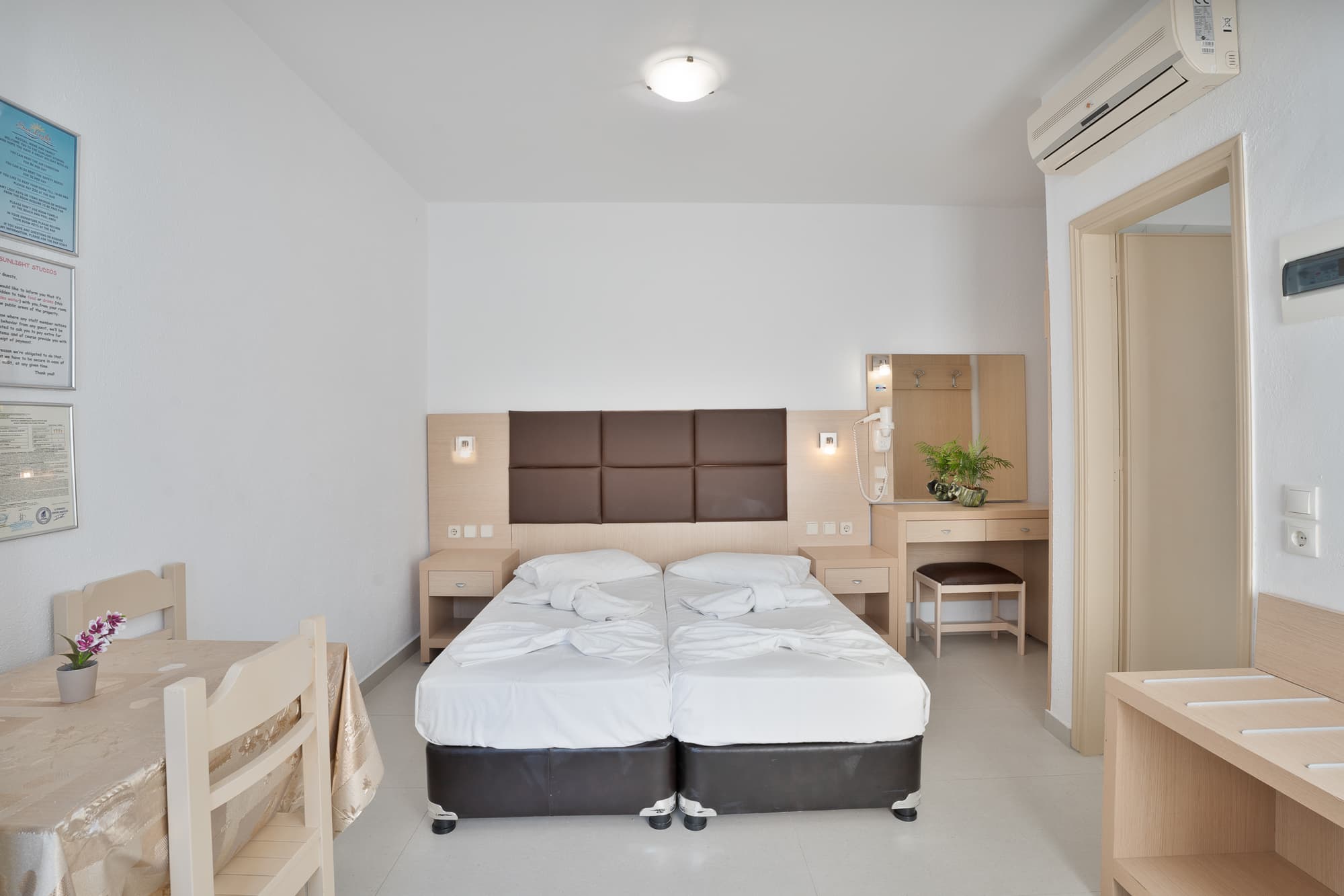 Sunlight studios, Room