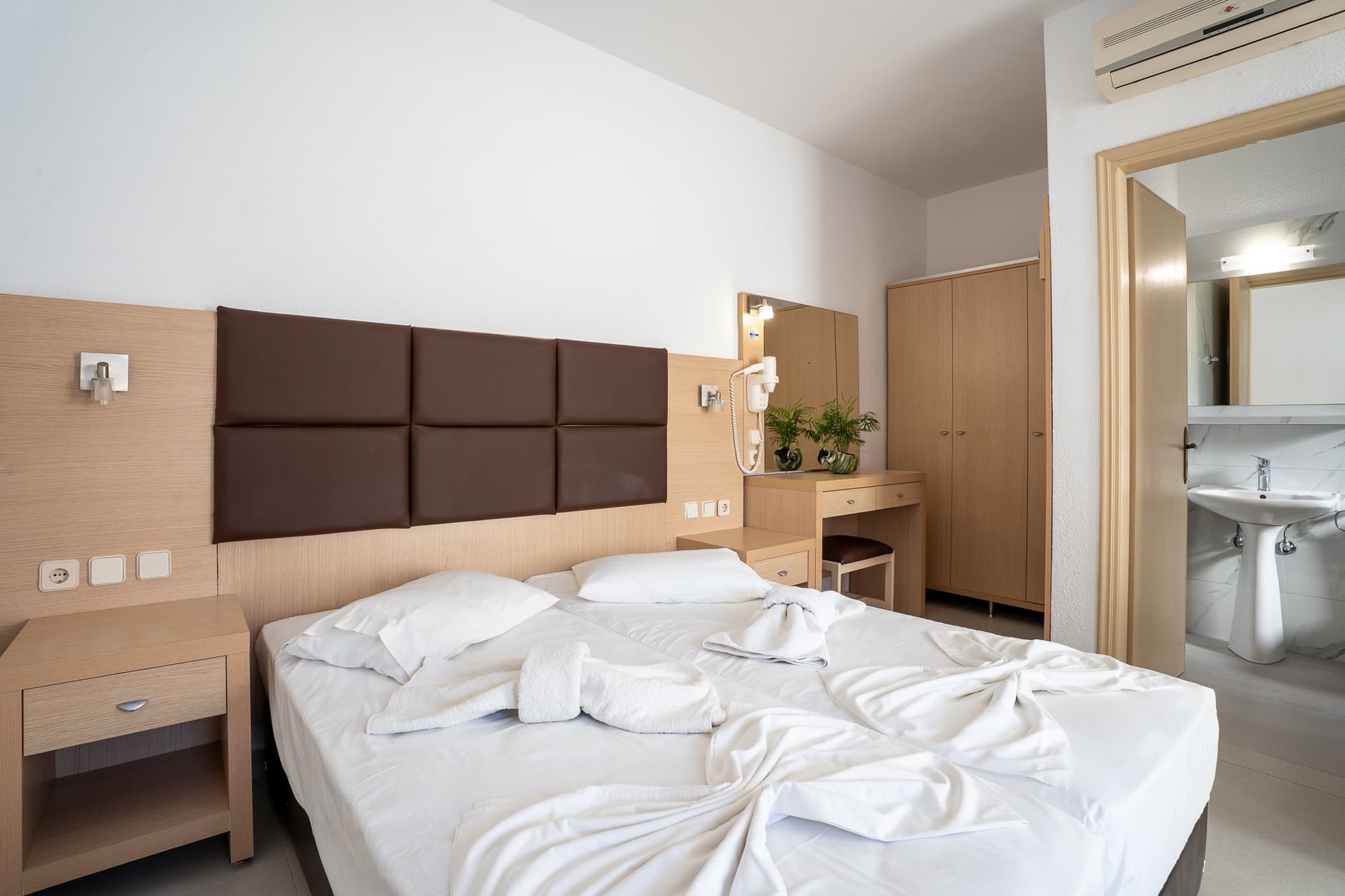 Sunlight studios, Room