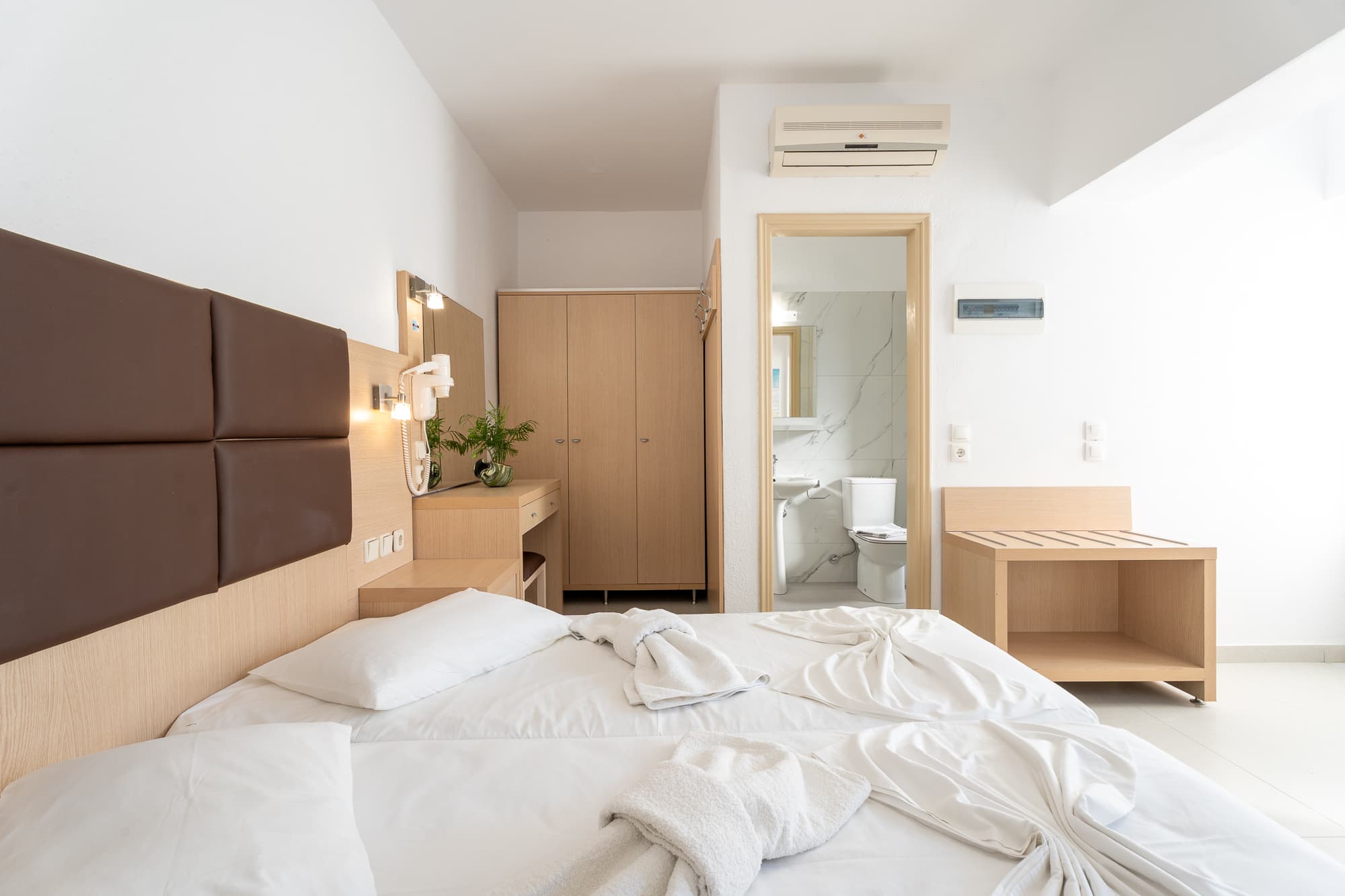 Sunlight studios, Room