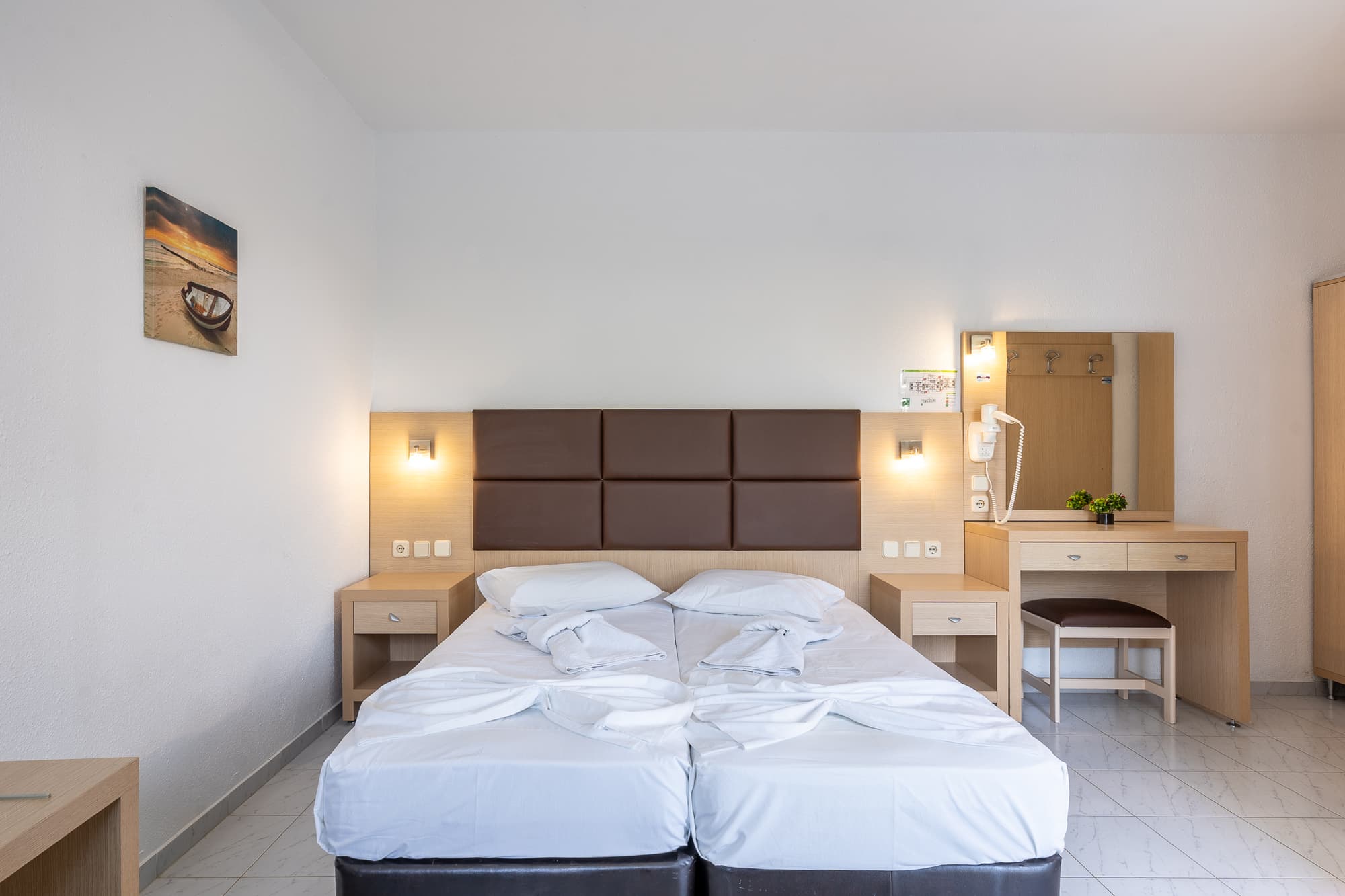 Sunlight studios, Room