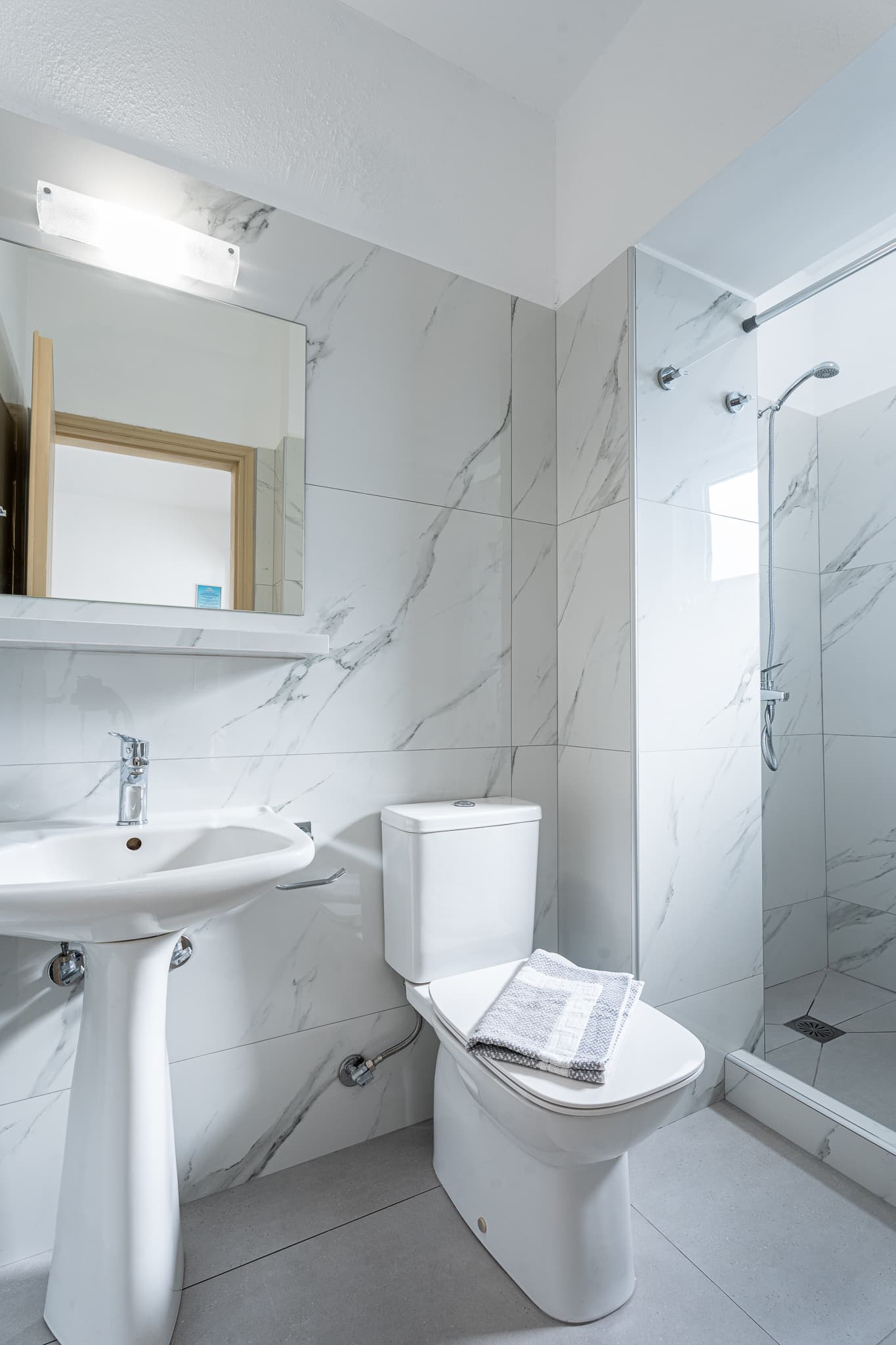 Sunlight studios, Room