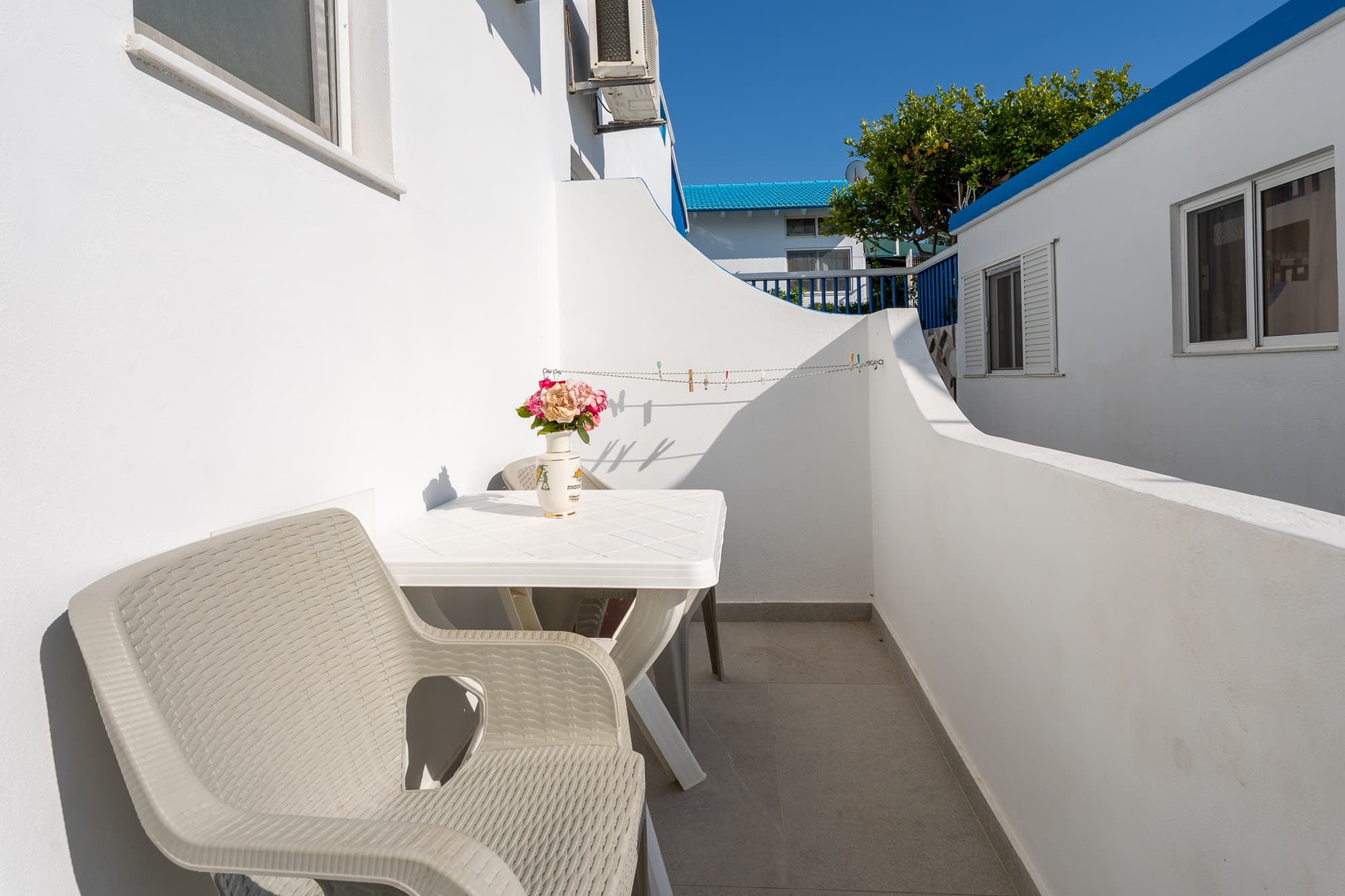 Sunlight studios, Room