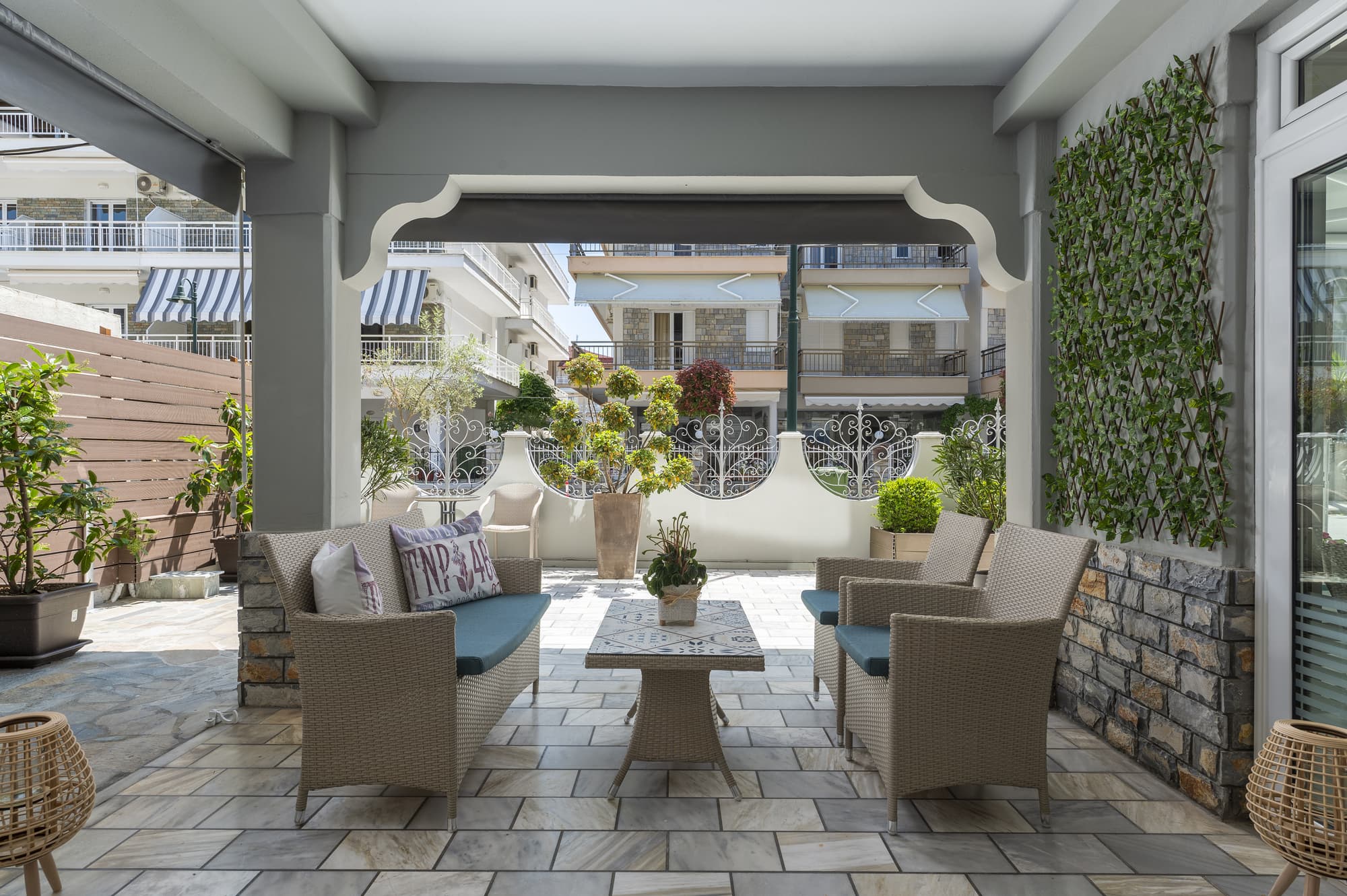 Ouzas  Luxury Hotel, Lobby