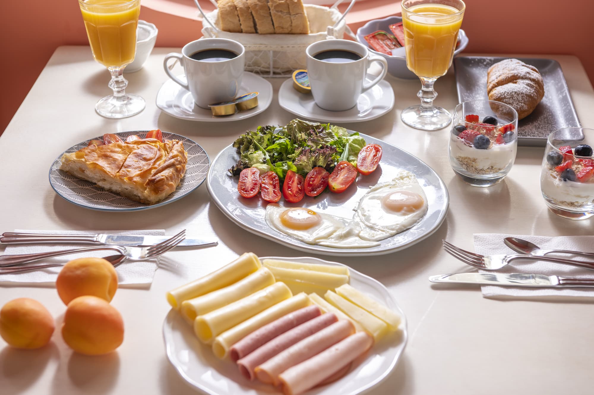 Ouzas  Luxury Hotel, Restaurant