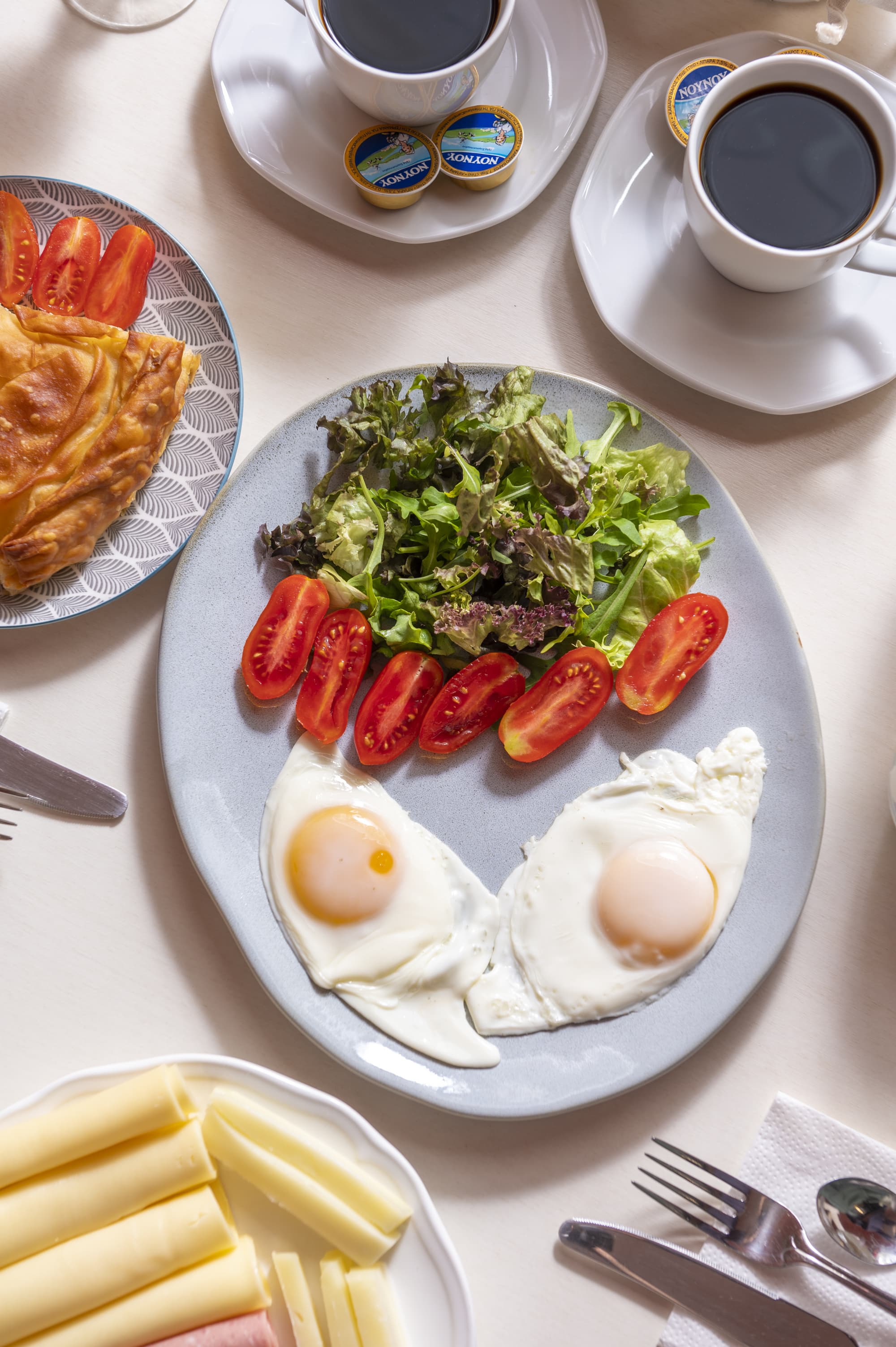 Ouzas  Luxury Hotel, Restaurant