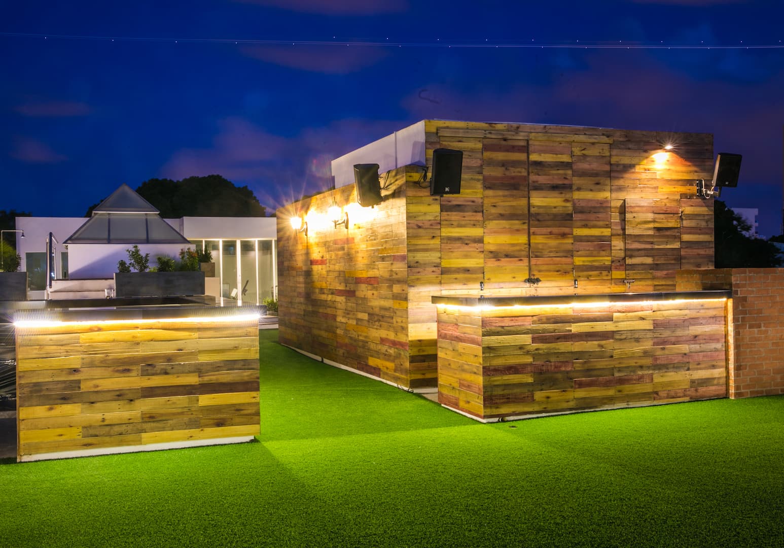 Avenida Buenos Aires, Terrace