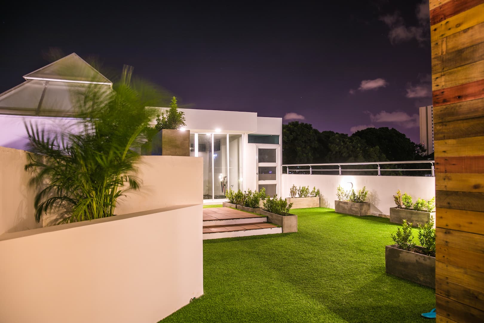 Avenida Buenos Aires, Terrace