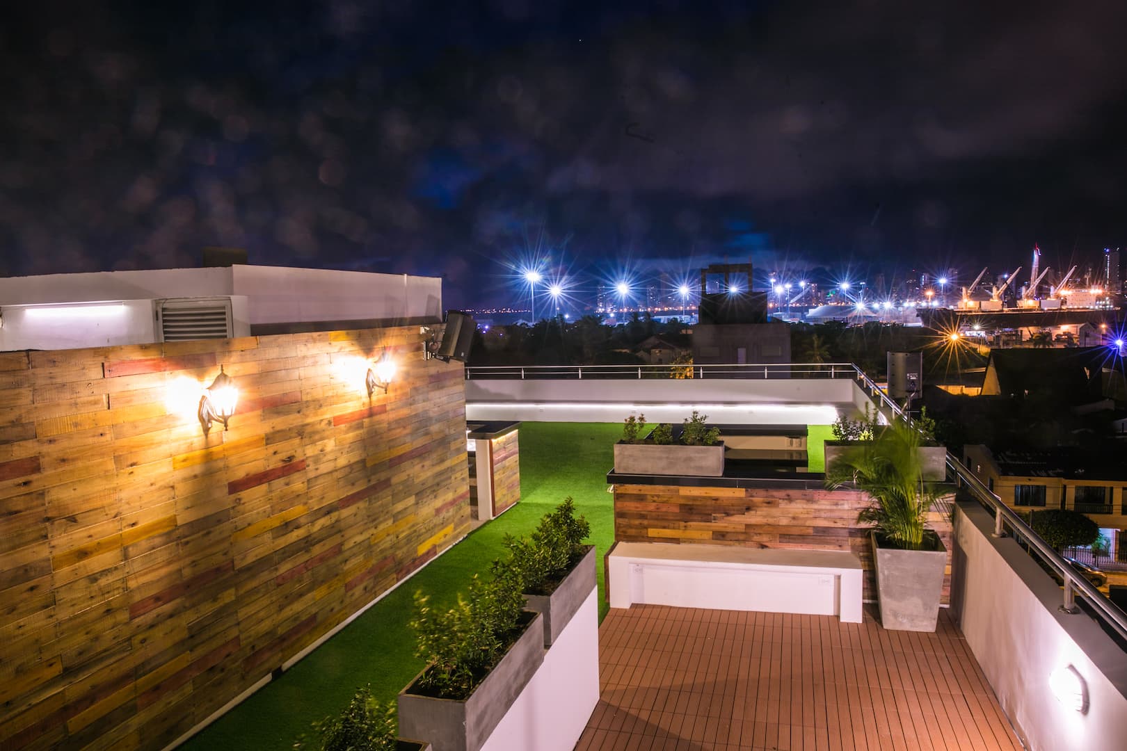 Avenida Buenos Aires, Terrace