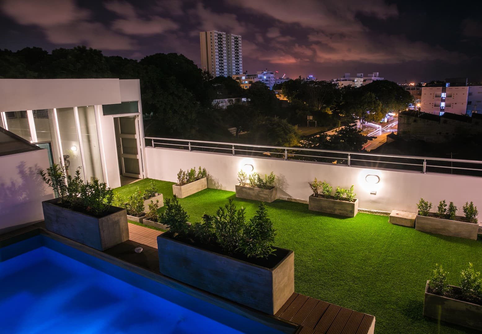 Avenida Buenos Aires, Terrace
