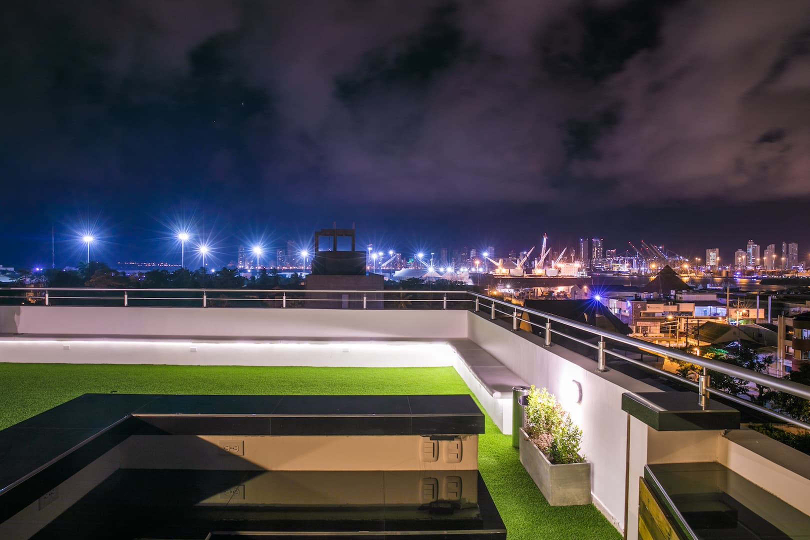 Avenida Buenos Aires, Terrace