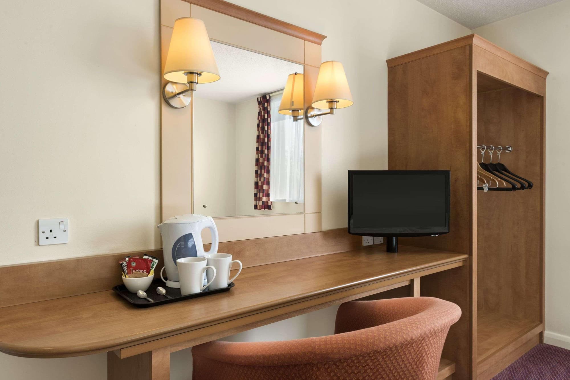 Days Inn by Wyndham Cannock Norton Canes M6 Toll, Room