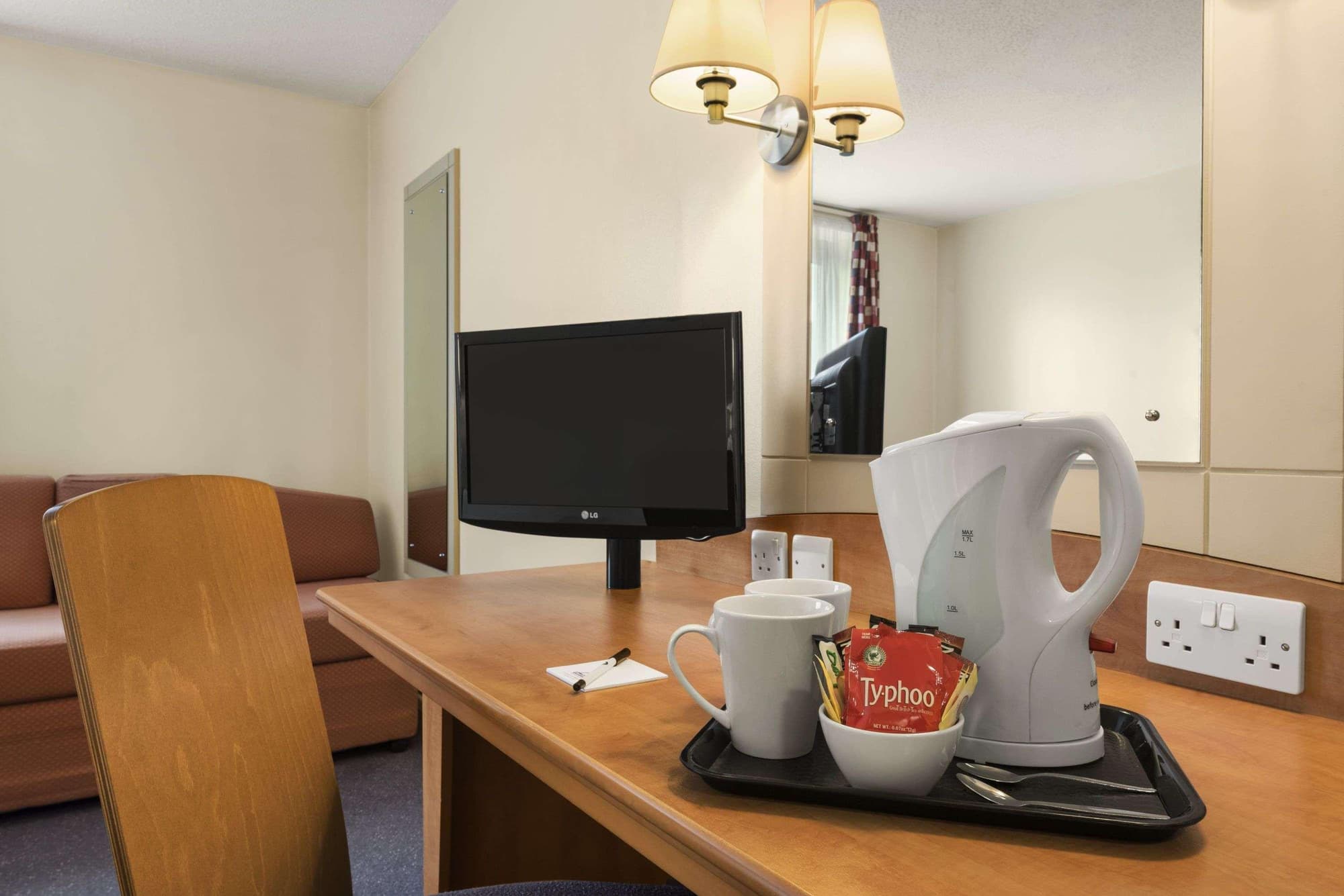 Days Inn by Wyndham Cannock Norton Canes M6 Toll, Room