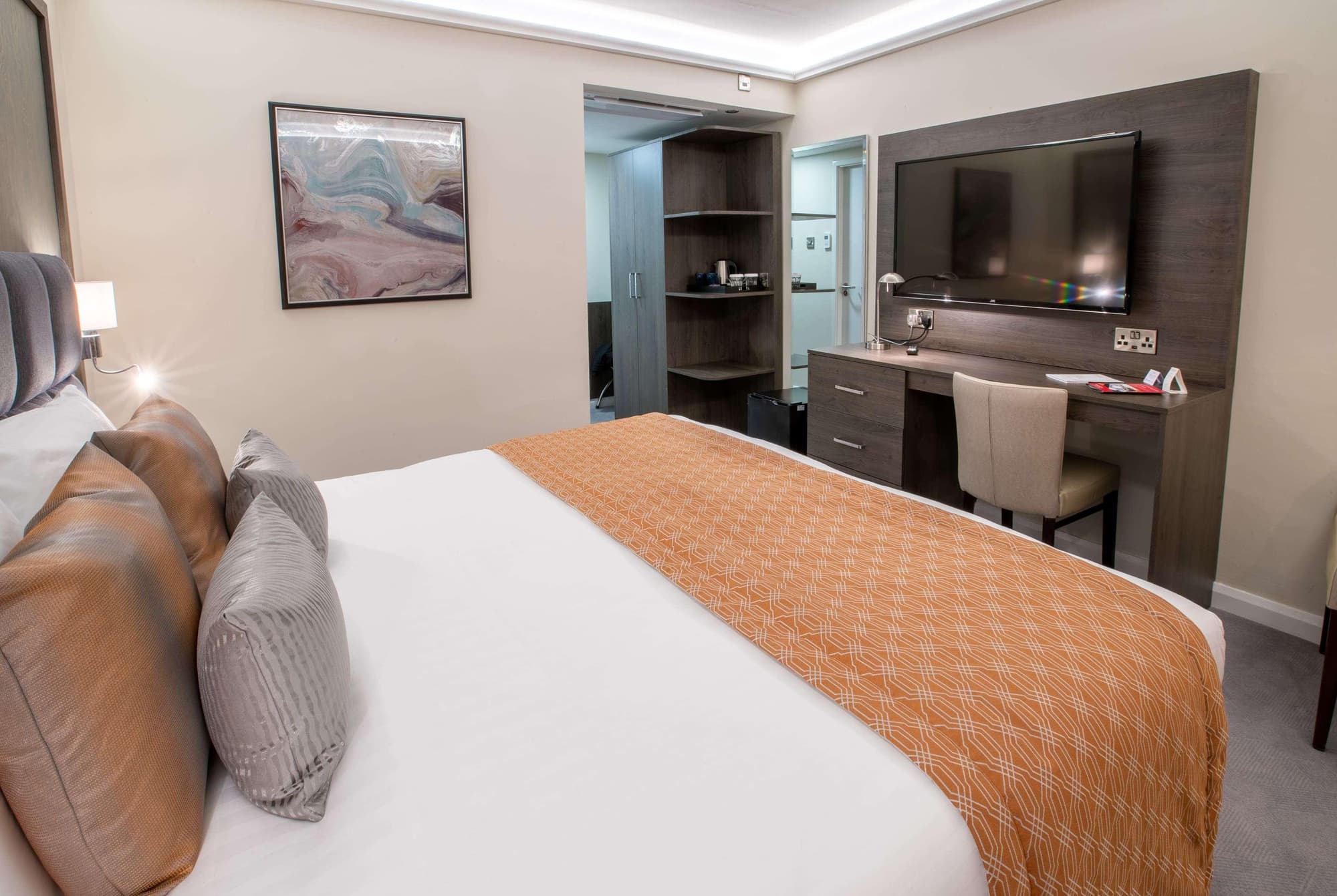 Ramada Resort by Wyndham Park Hall Wolverhampton, Room