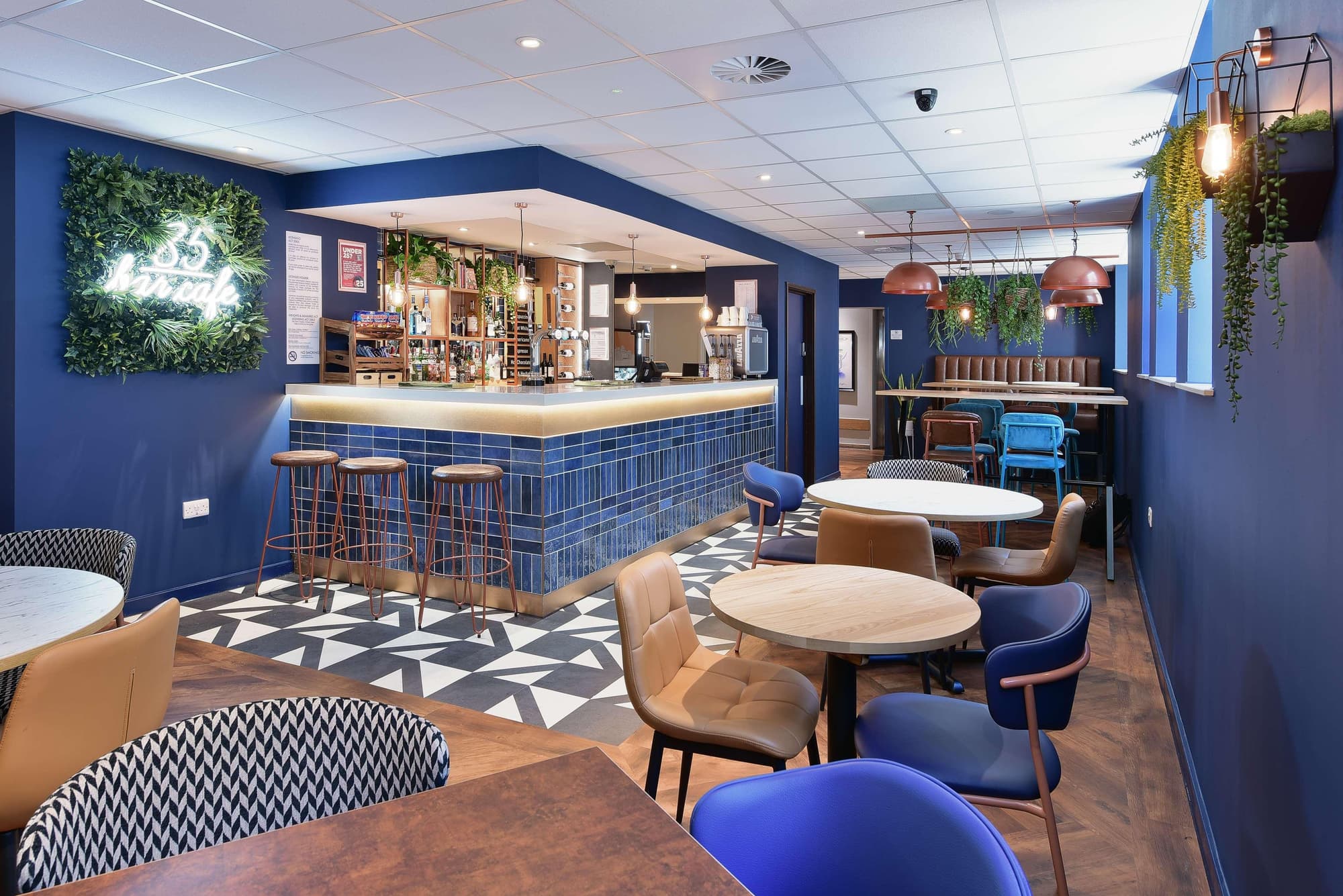 Travelodge Cardiff Central Queen Street, Bar